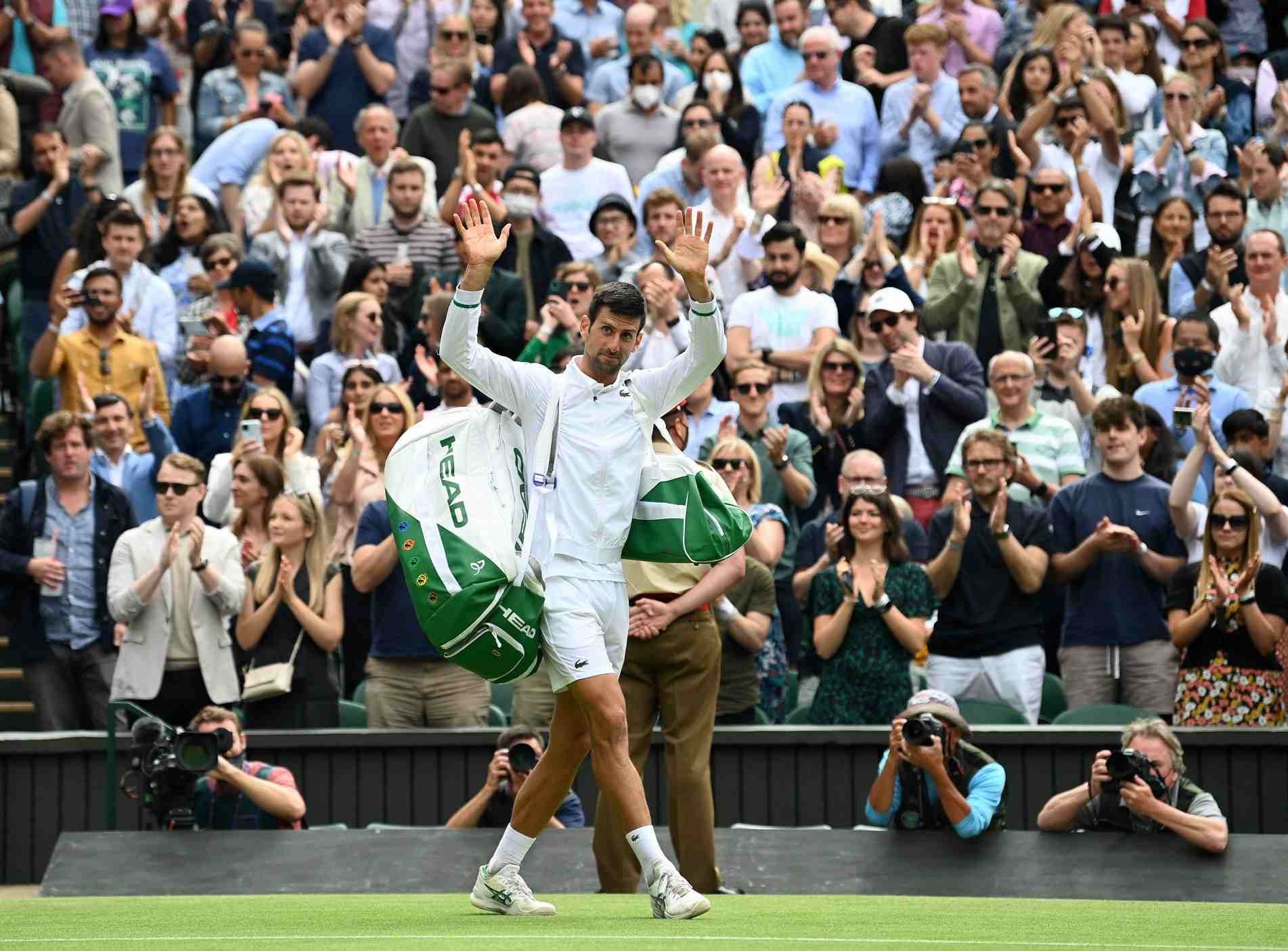 Djokovic passou fácil e venceu pela centésima vez na grama de Wimbledon