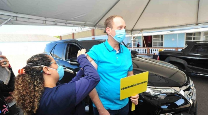 O prefeito Rodrigo Manga (Republicanos) foi vacinado com o imunizante da AstraZeneca 