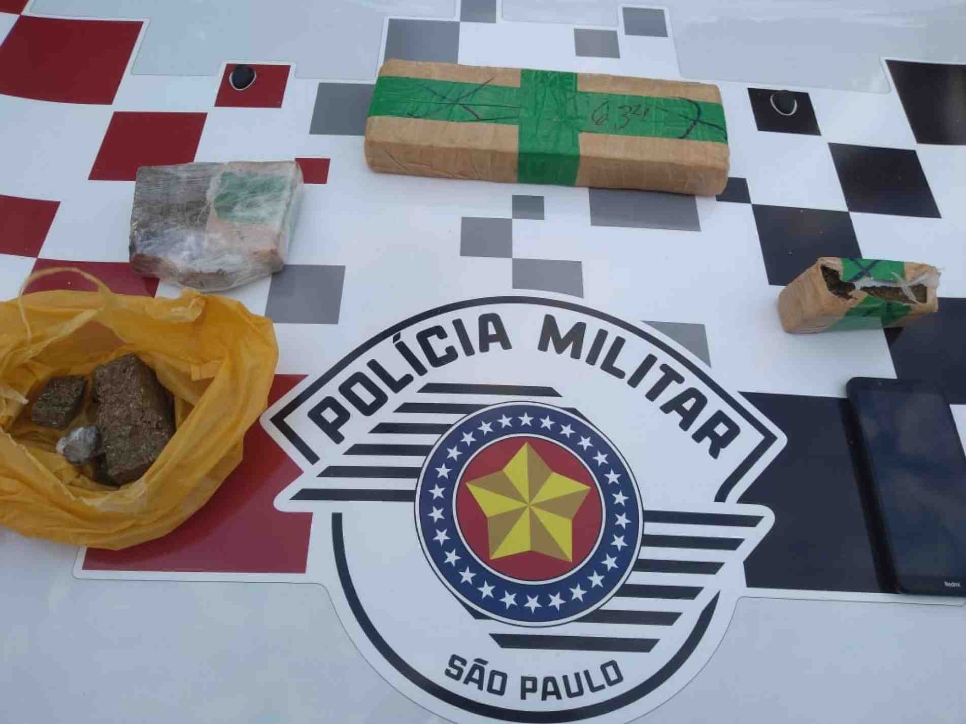 Suspeita foi parada em um bloquei policial na Vila Helena.