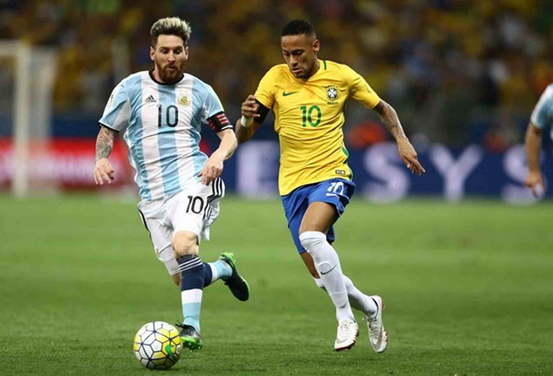 Amigos e ex-companheiros, Messi e Neymar protagonizam a disputa pelo título continental.