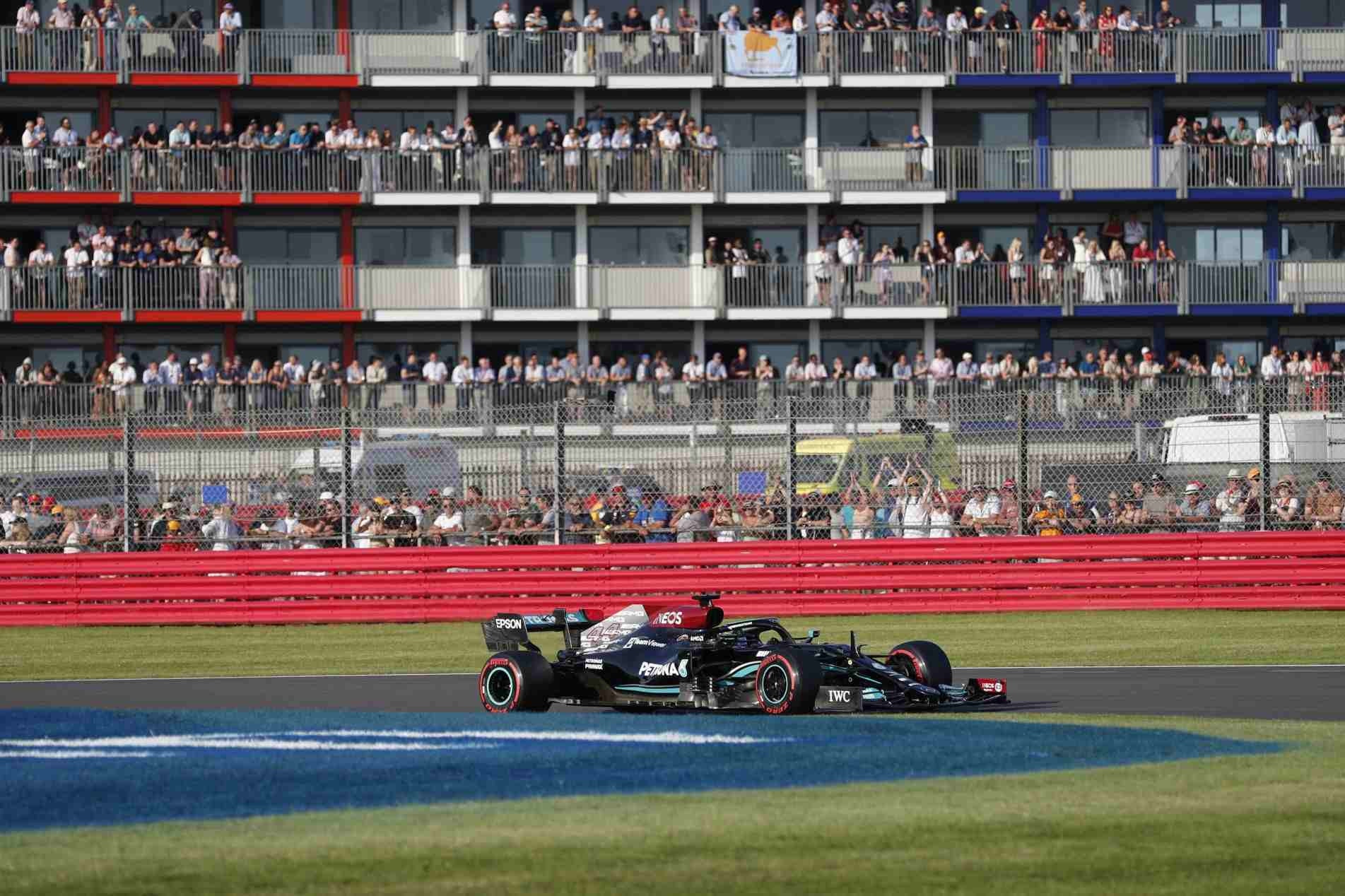 Hamilton, da Mercedes, conquistou a primeira colocação da 