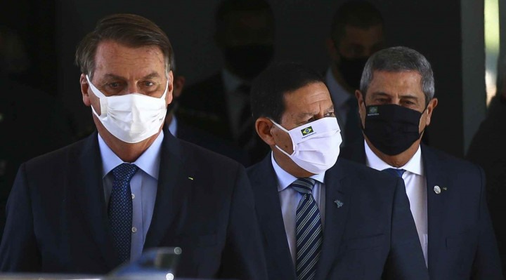 Bolsonaro, Mourão e Braga Netto deixam evento em Brasília.