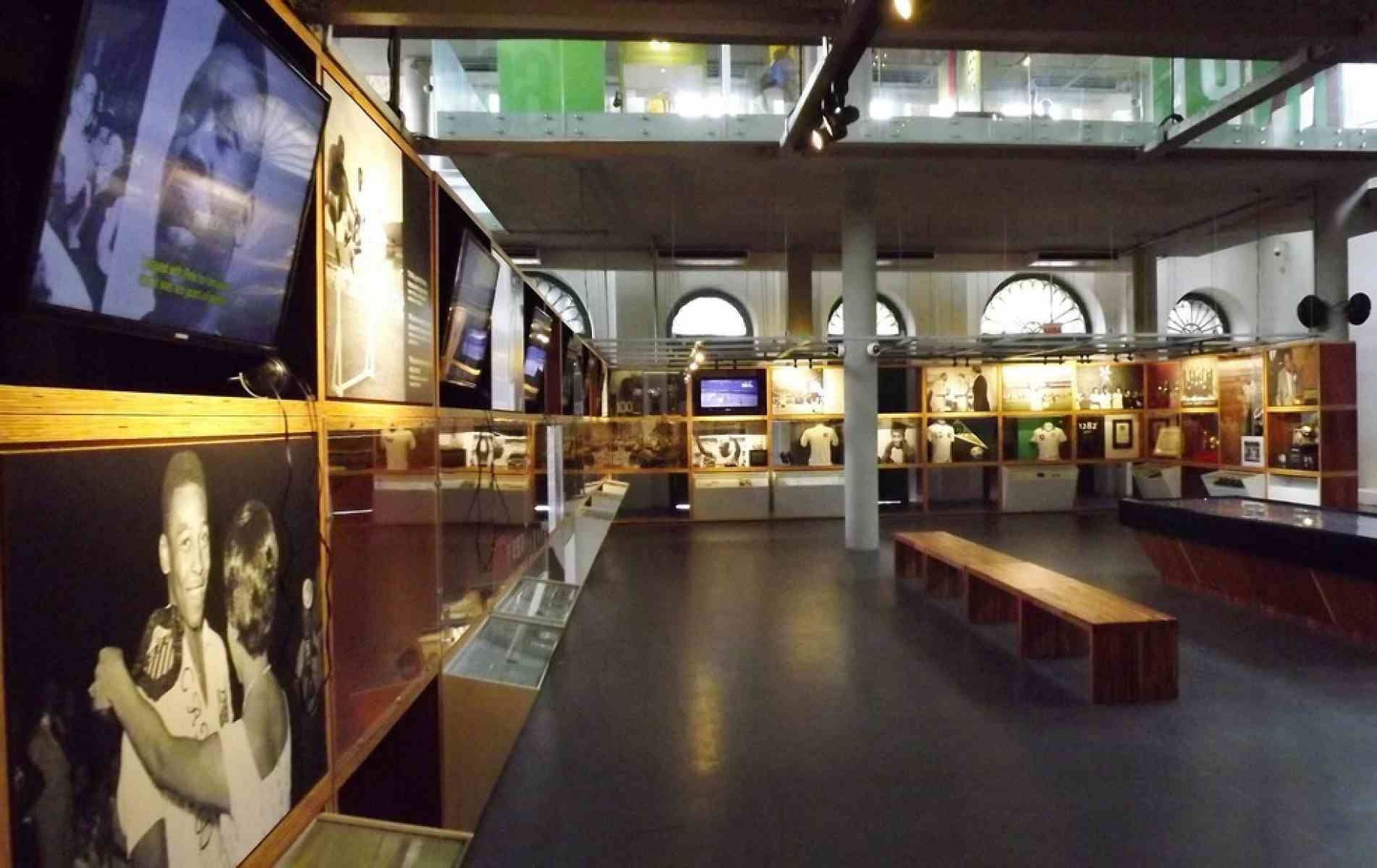 Museu Pelé, em Santos,  é um dos atrativos para os apaixonados pelo esporte. 