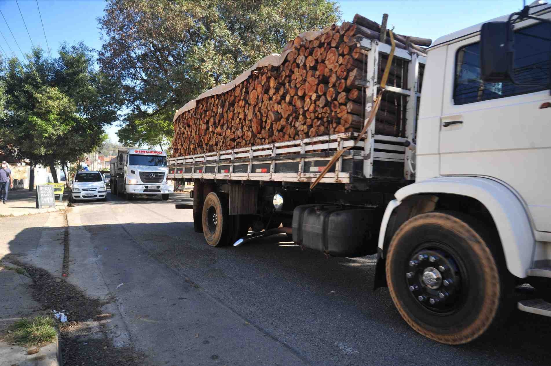 Brigadeiro Tobias voltou a receber fluxo de caminhões de grande porte.