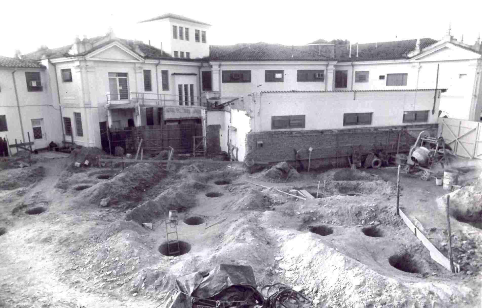 Início das fundações  do novo edifício, de 1992.