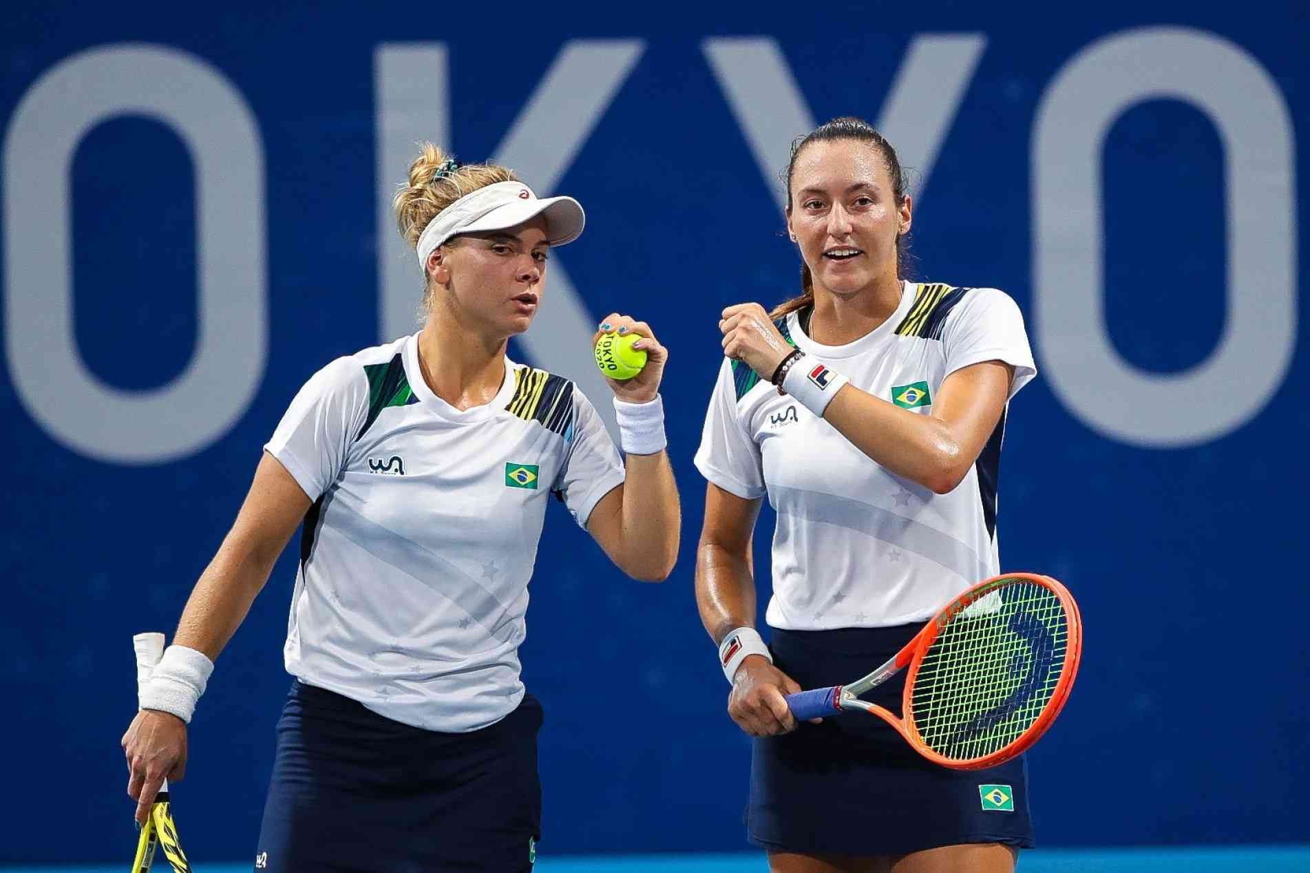 Luisa Stefani e Laura Pigossi derrotaram a dupla americana por 2 sets a 1 