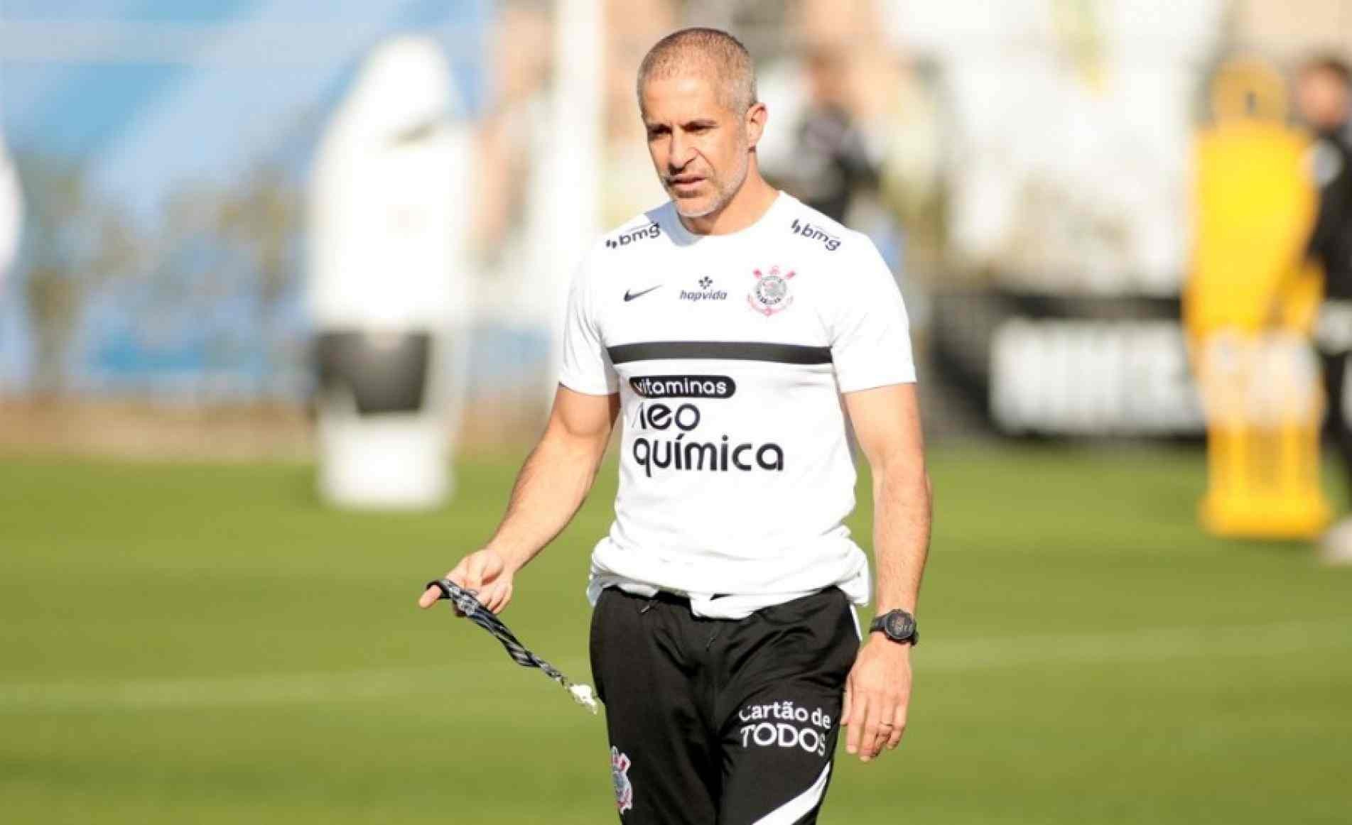 Treinador comanda o Corinthians.