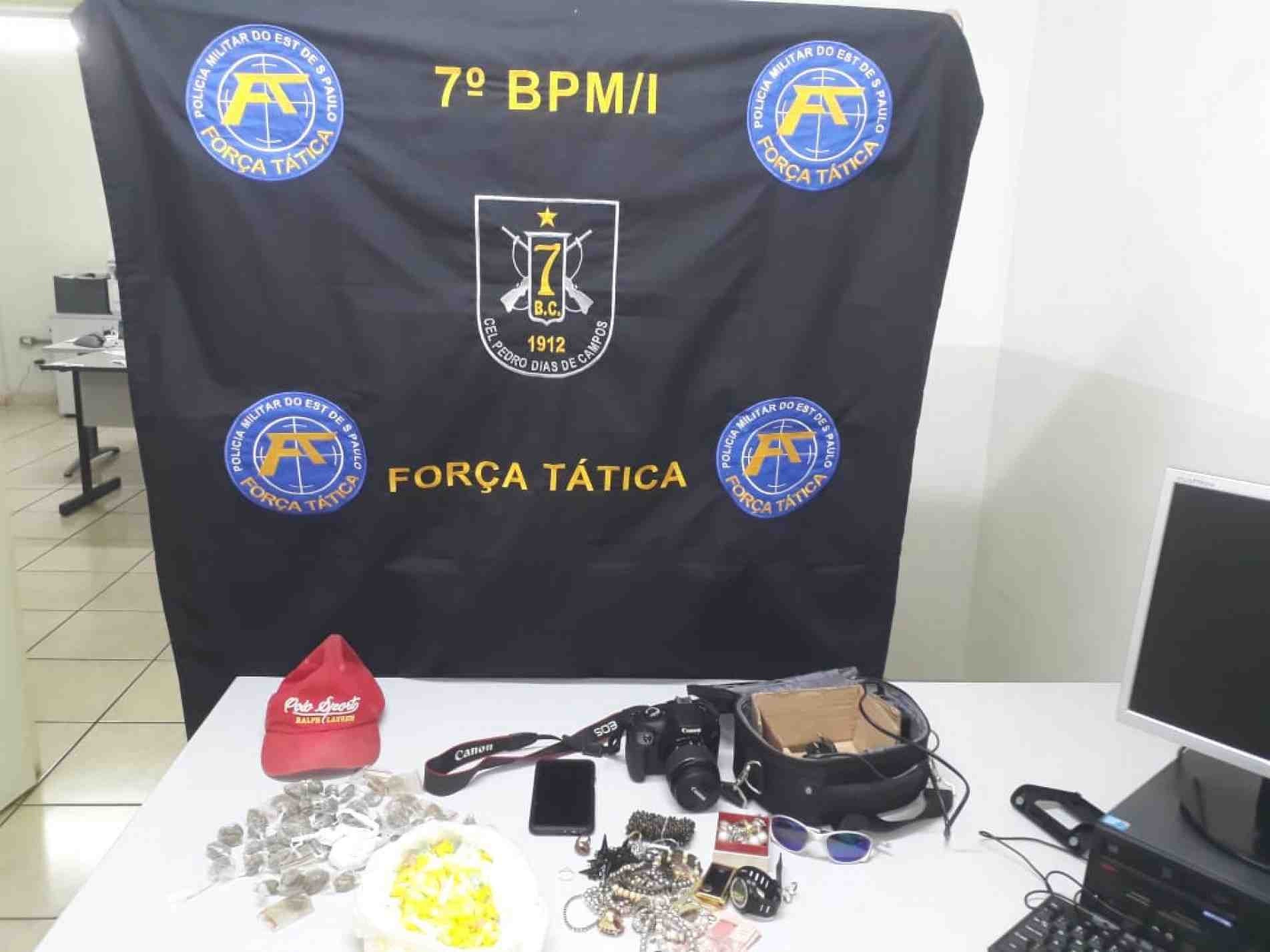 As drogas ficaram apreendidas