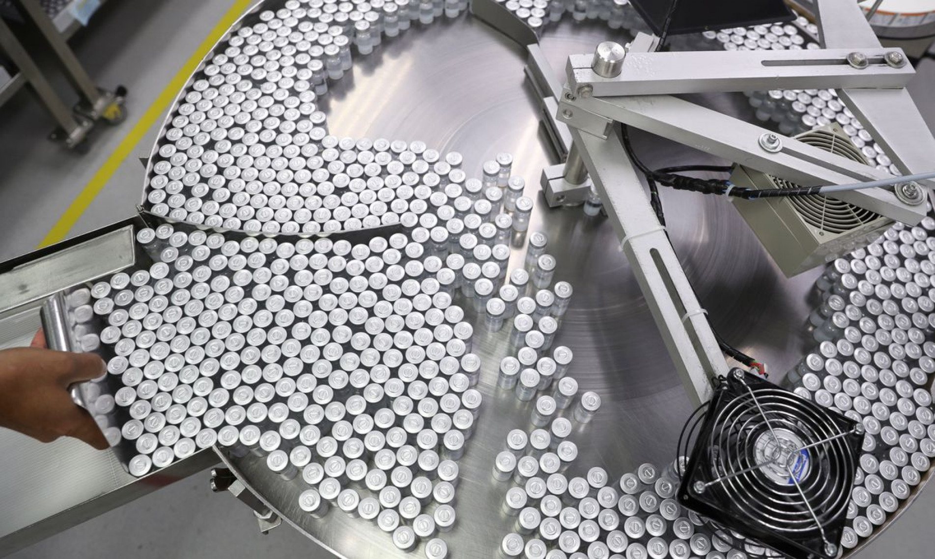 An employee puts on an equipment vials containing CoronaVac, Sinovac's vaccine against the coronavirus disease (COVID-19), at Butantan biomedical production center in Sao Paulo, Brazil January 22, 2021. REUTERS/Amanda Perobelli