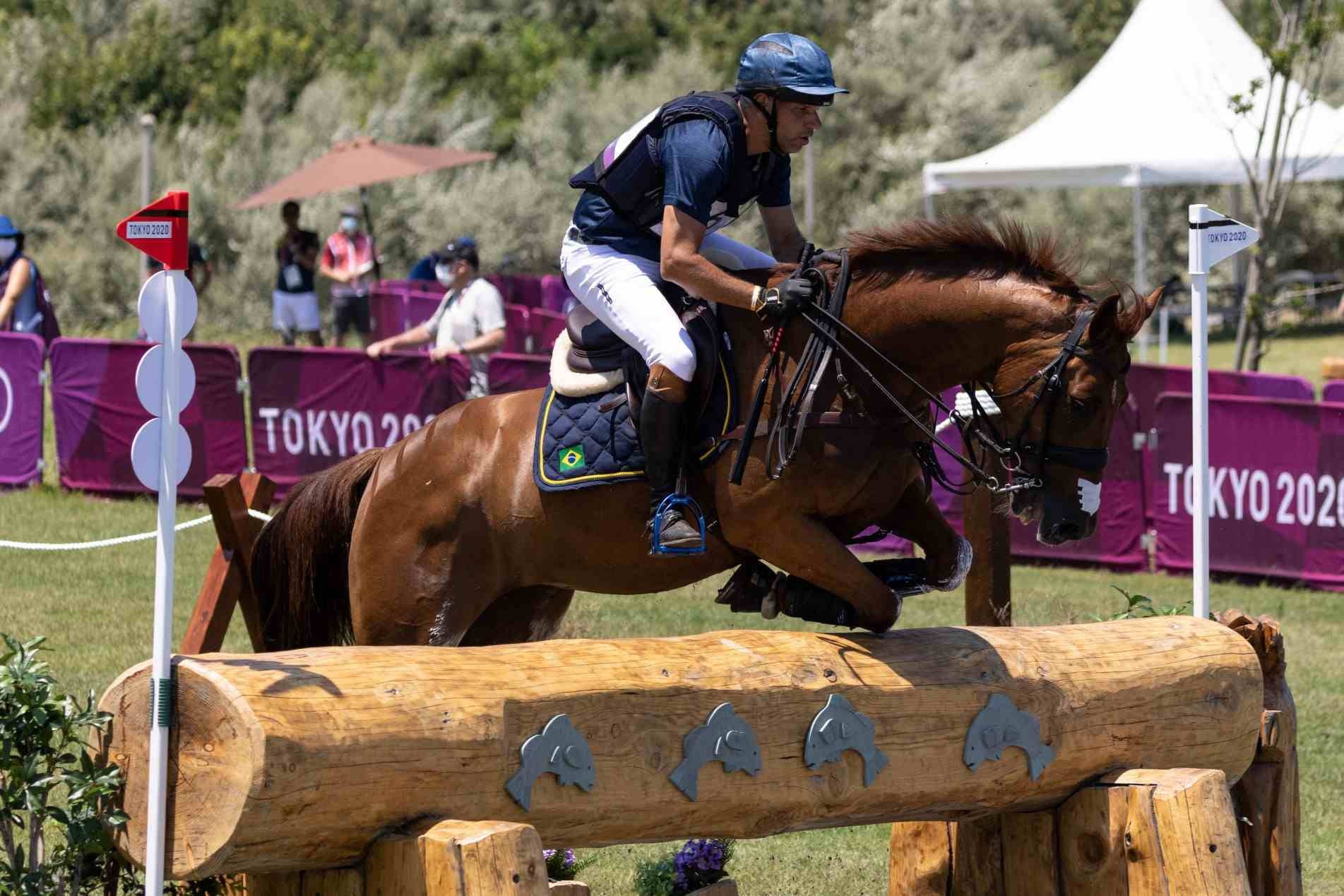 Carlos Parro e seu cavalo Goliath competindo em Tóquio