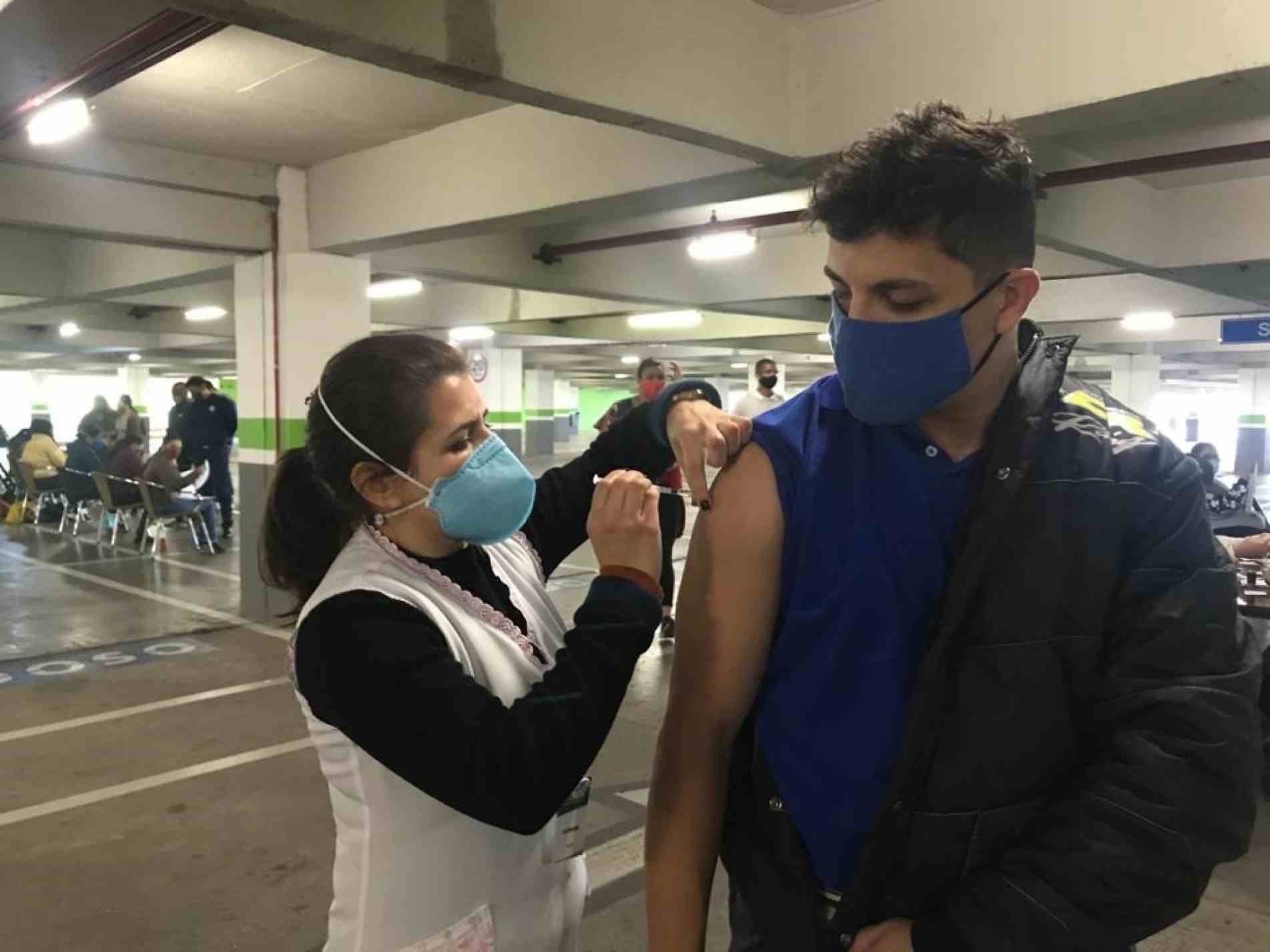 Vacinação aconteceu em cinco postos na cidade 
