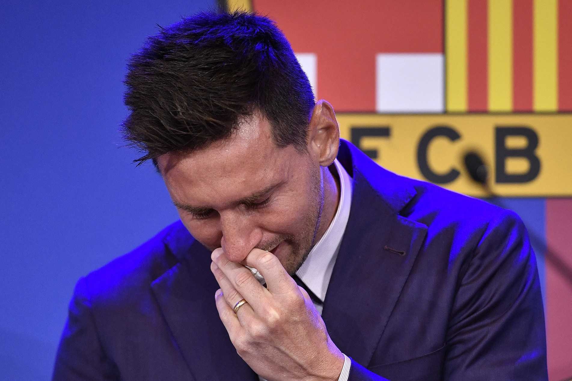 Em sua despedida do Barcelona, aos prantos, Lionel Messi disse nunca imaginar que deixaria o clube