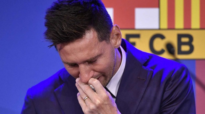 Em sua despedida do Barcelona, aos prantos, Lionel Messi disse nunca imaginar que deixaria o clube