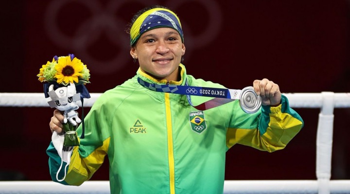 Bia Ferreira fez história ao conquistar a medalha de prata no boxe