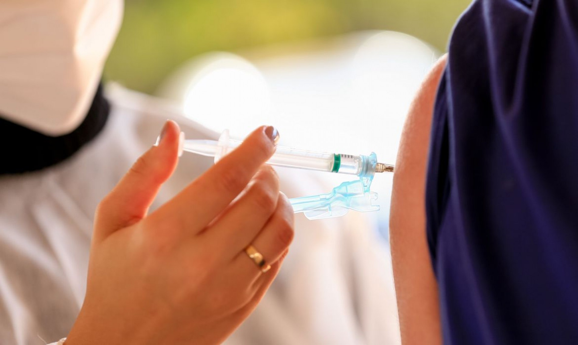 Com a decisão do governo, 400 mil pessoas ficaram aptas a tomar a vacina da AstraZeneca e completar o ciclo vacinal
