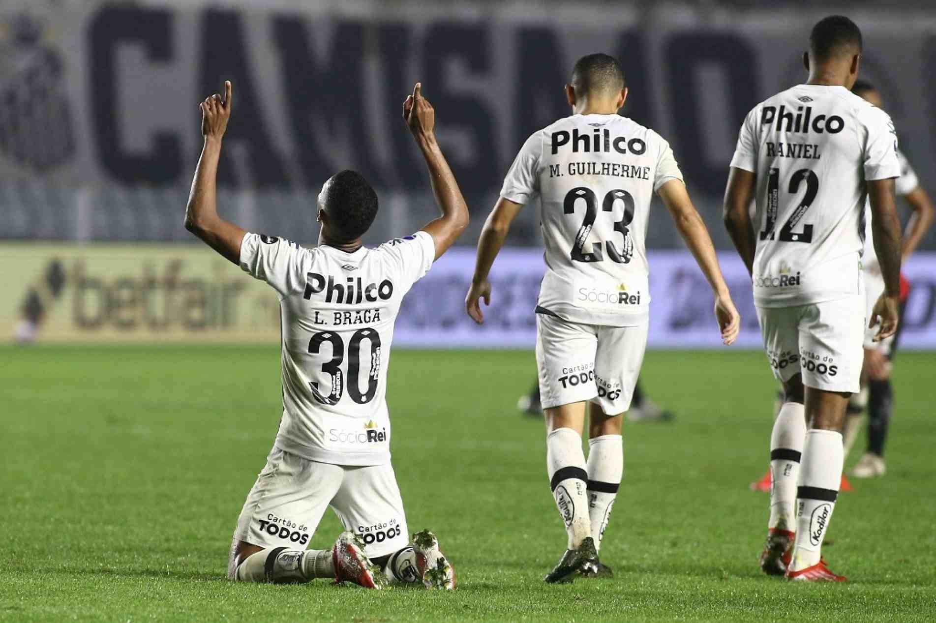 Lucas Braga e Marcos Guilherme fizeram a jogada do gol da vitória