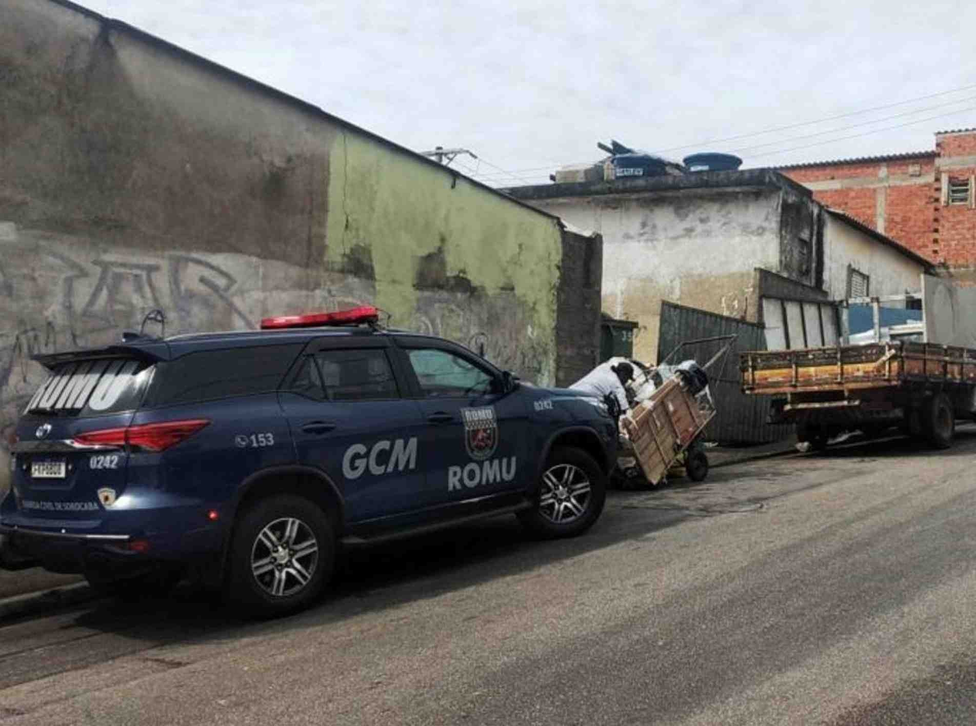 Documentos e mercadorias foram vistoriados.