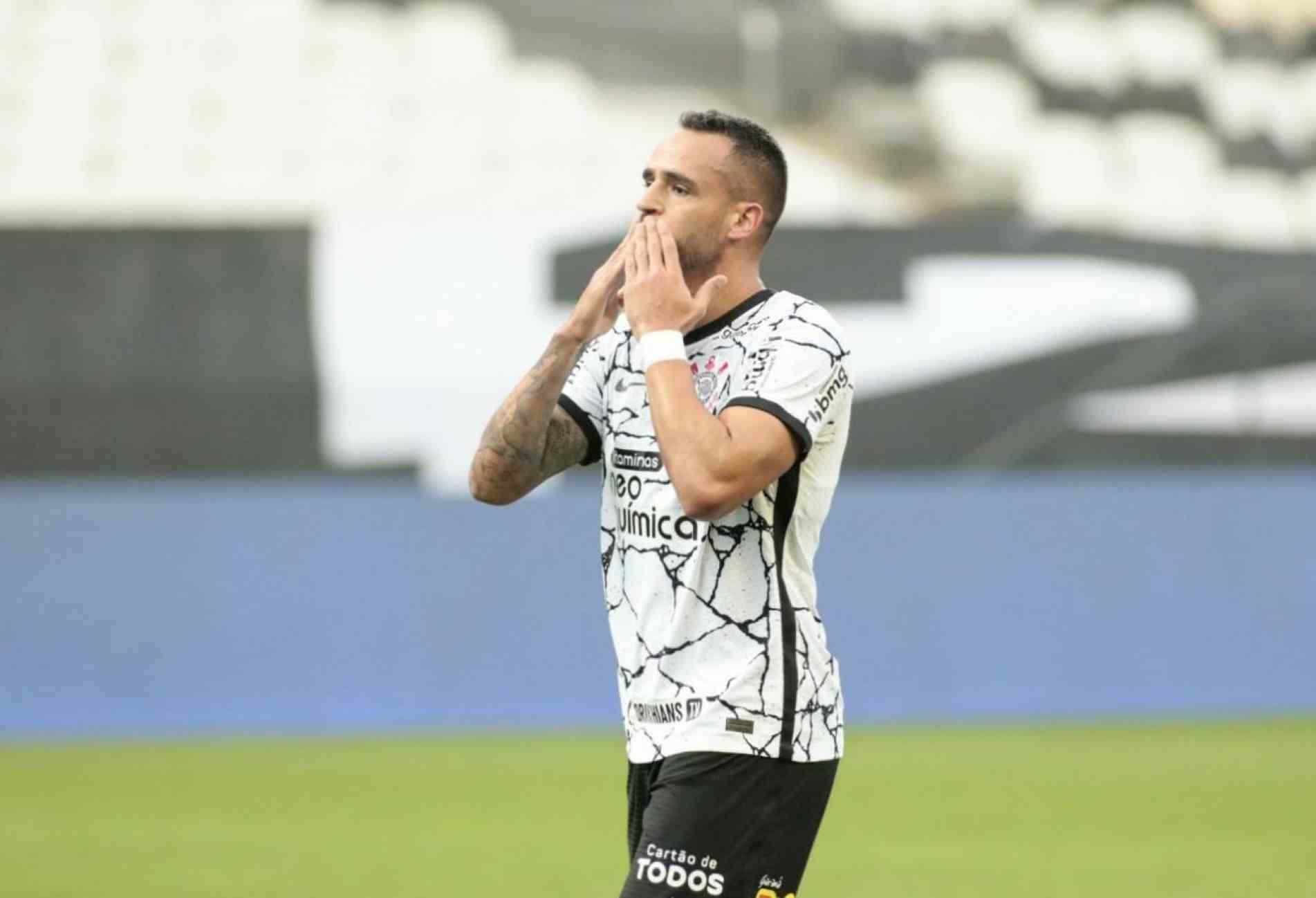 Renato Augusto em comemoração com gol marcado.