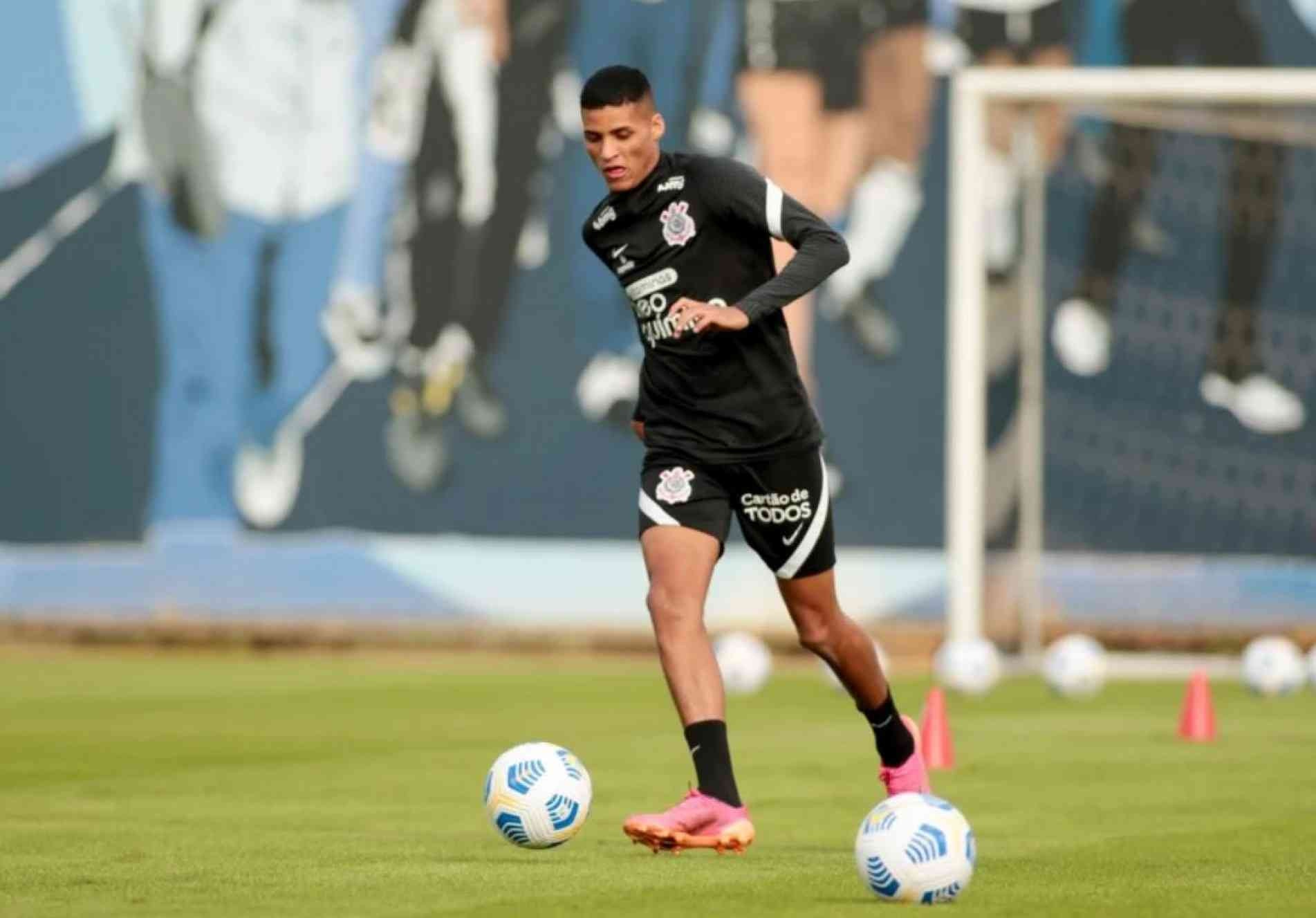 Rodrigo Varanda durante treino do Corinthians.