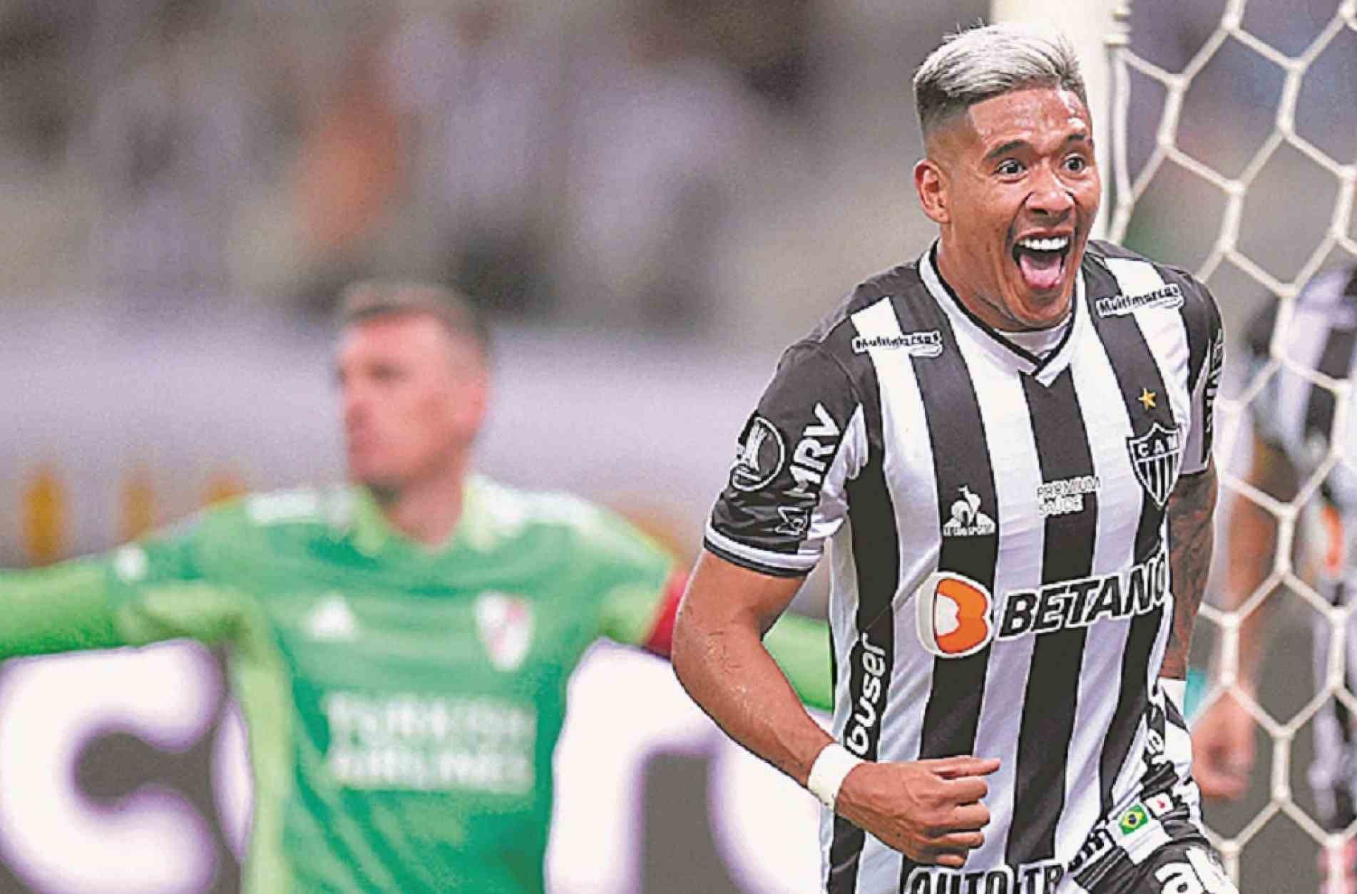 Zaracho marcou duas vezes sobre o River Plate