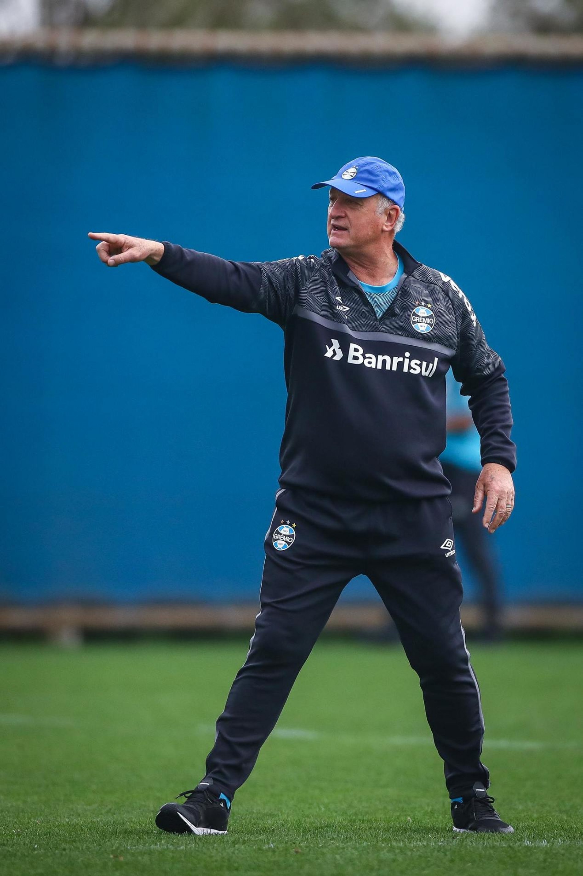 Felipão comanda o Grêmio contra o Bahia.