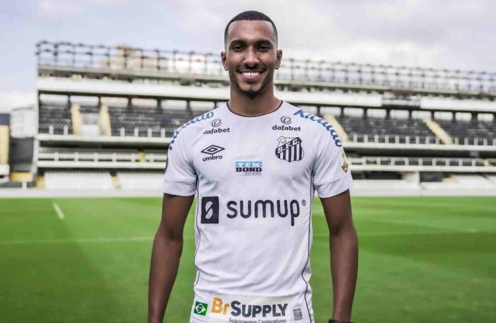 Lucas Braga deve formar ataque contra o Inter.