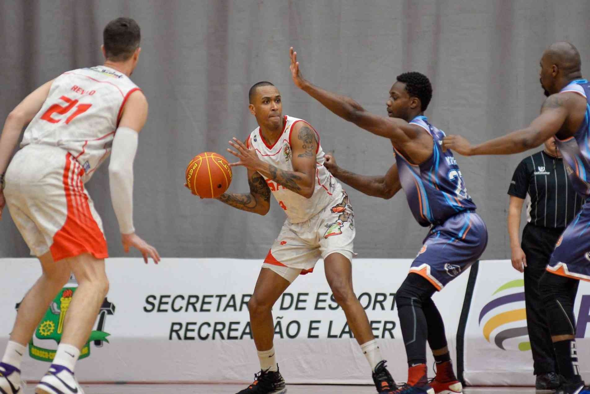 Basket Osasco fez 82 a 52 na equipe sorocabana.