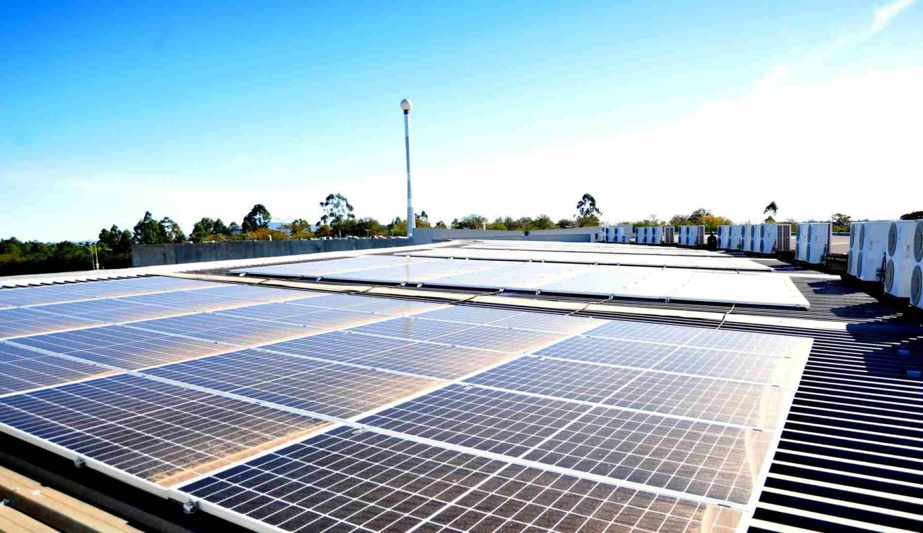 Sistemas fotovoltaicos representam 70% da usina de Itaipu.