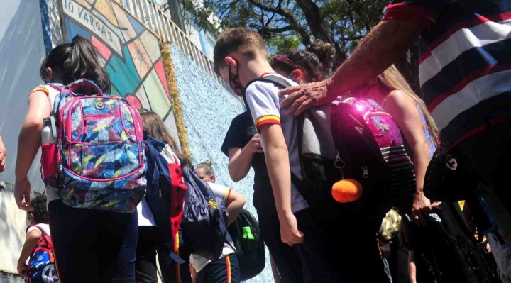 Escolas públicas e privadas seguem os protocolos de prevenção e segurança para evitar a Covid-19.