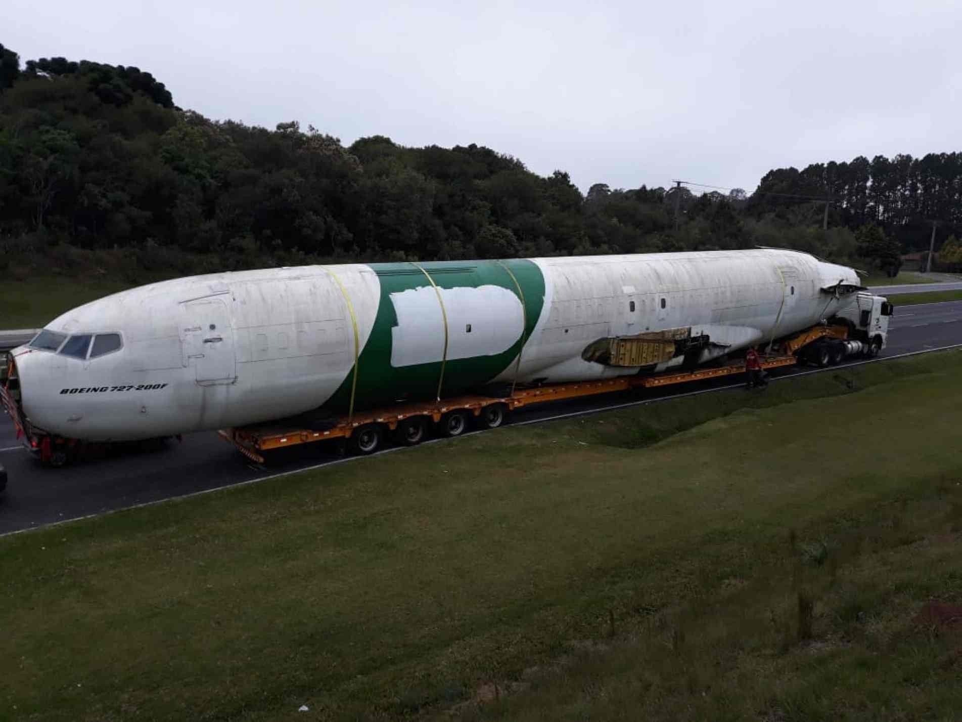 Só a fuselagem da aeronave pesa 20 toneladas e tem 42 metros de cumprimento 