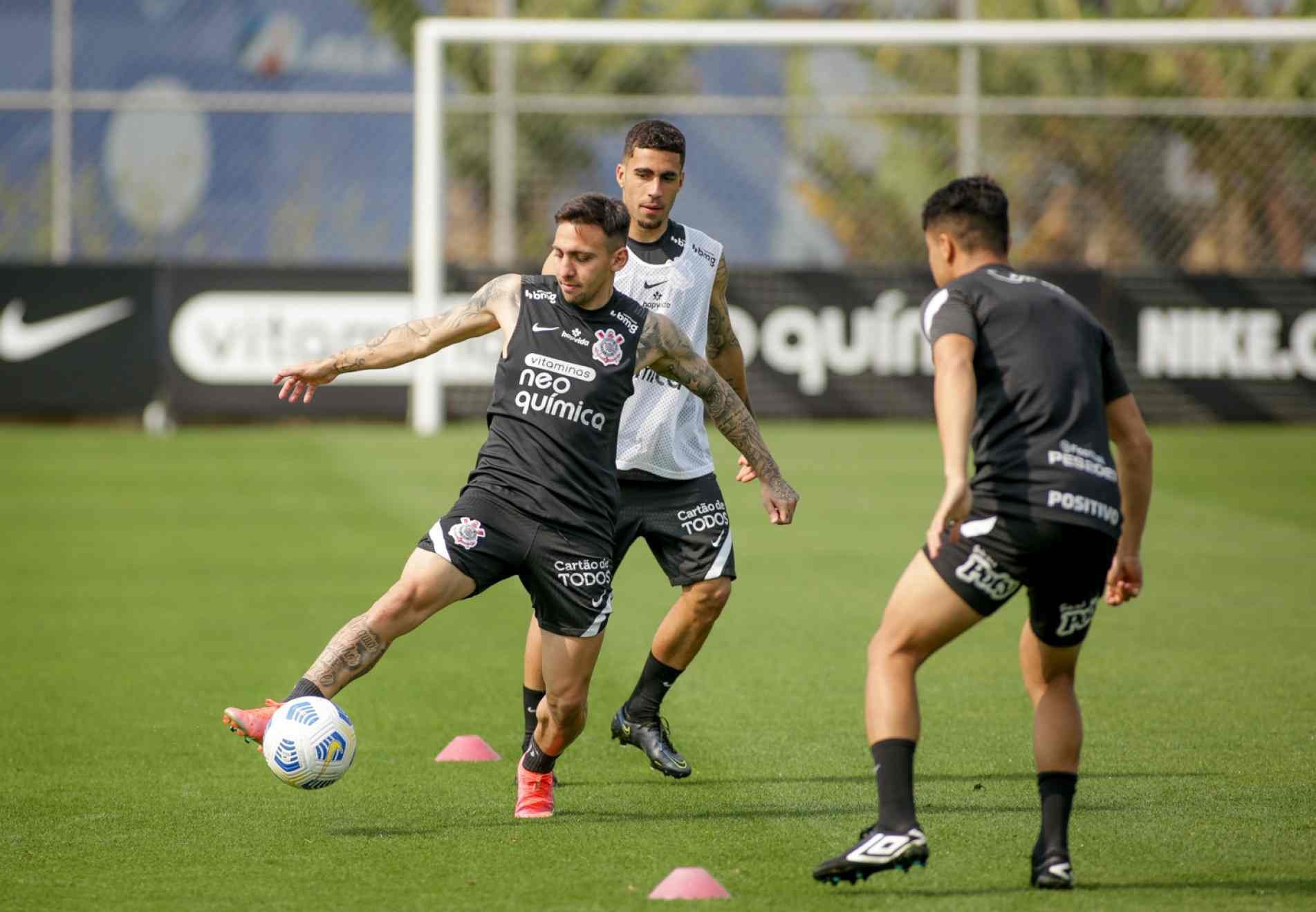 Elenco treinou ontem para encarar o Grêmio no sábado.