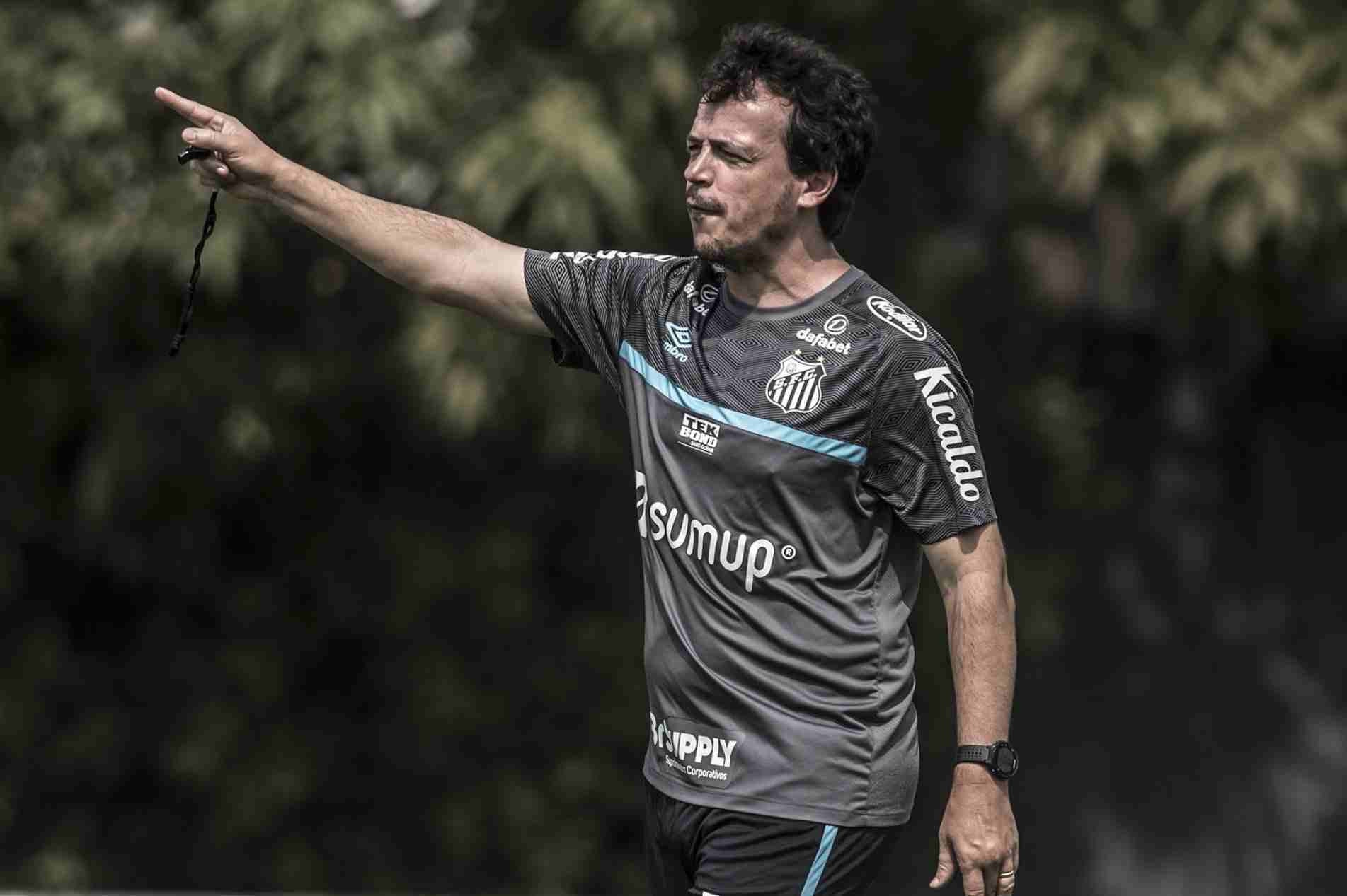 Fernando Diniz revê o Athletico-PR, que treinou em 2018.