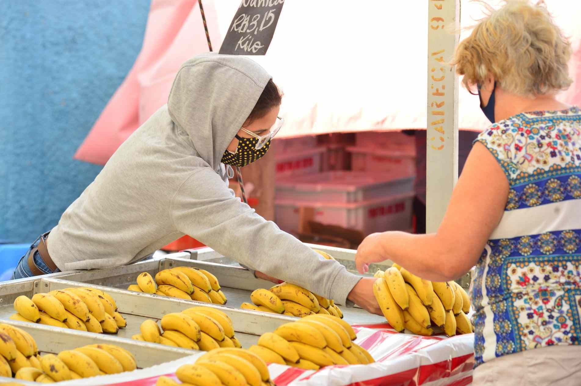 Há vagas disponíveis a serem preenchidas nas feiras-livres da cidade.