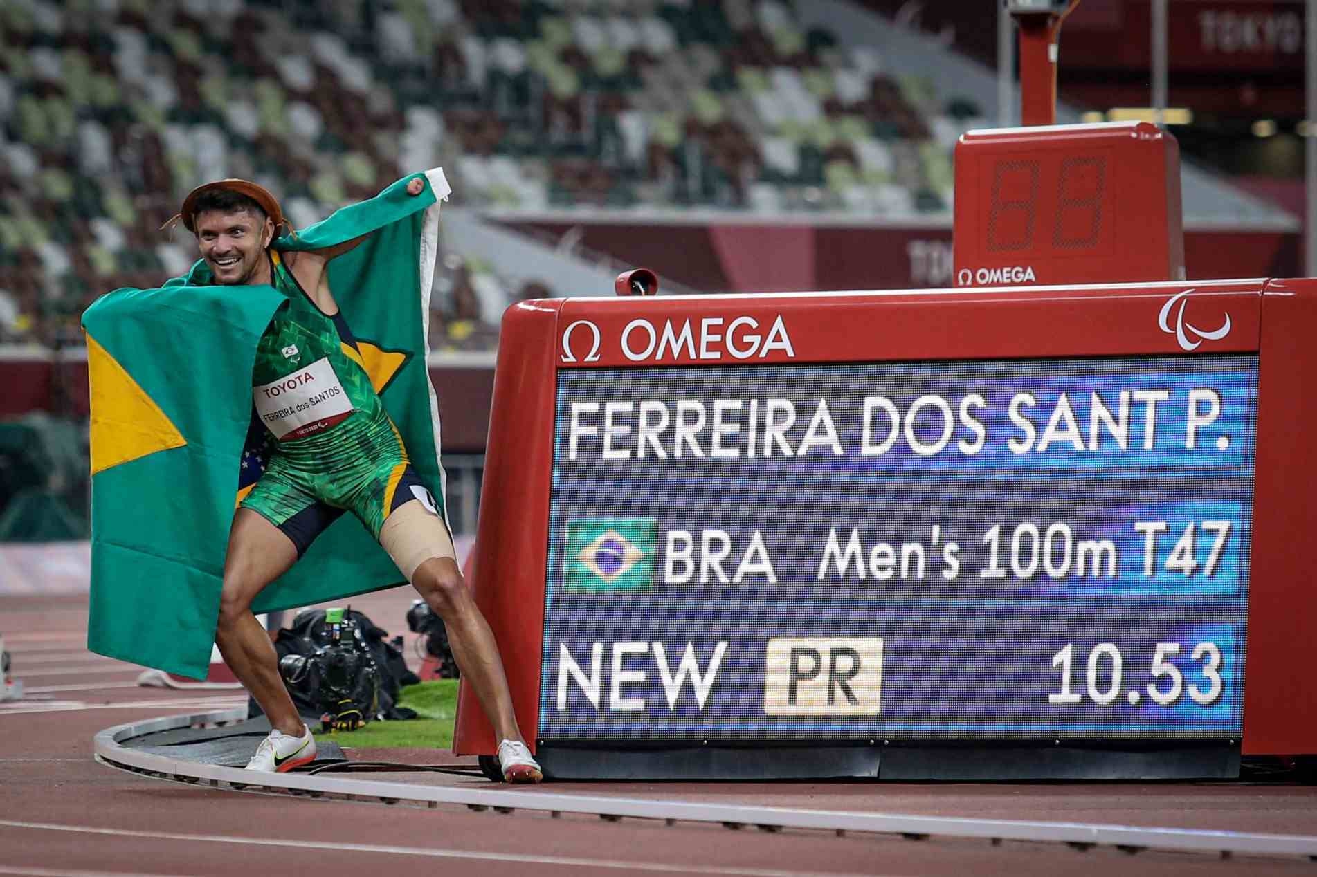 O paraibano Petrúcio Ferreira manteve a escrita de se manter como o homem paralímpico mais rápido do mundo ao vencer os 100m rasos pela classe T47 