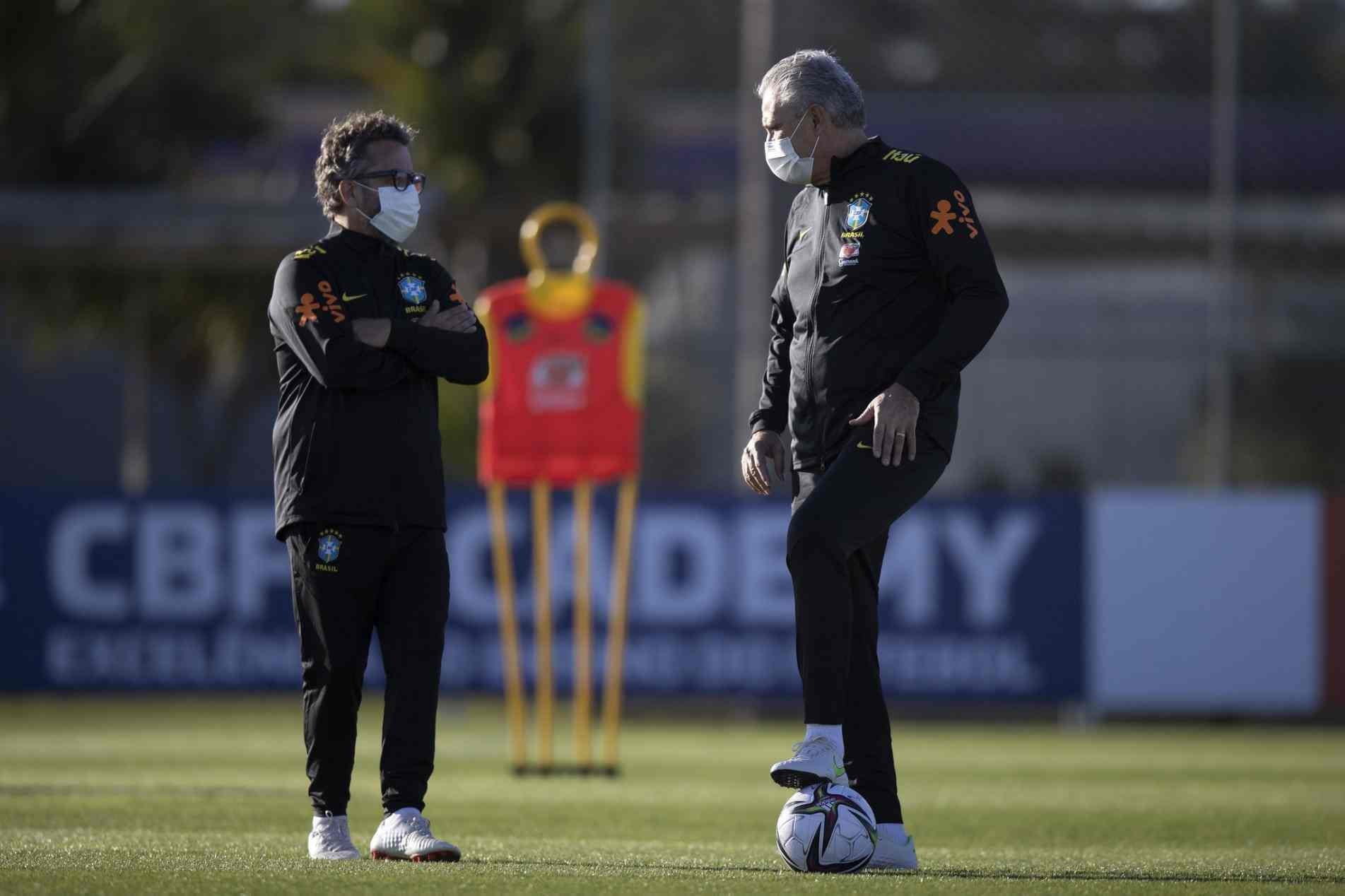 Técnico Tite está com todo o elenco à disposição para a rodada tripla das Eliminatórias da Copa