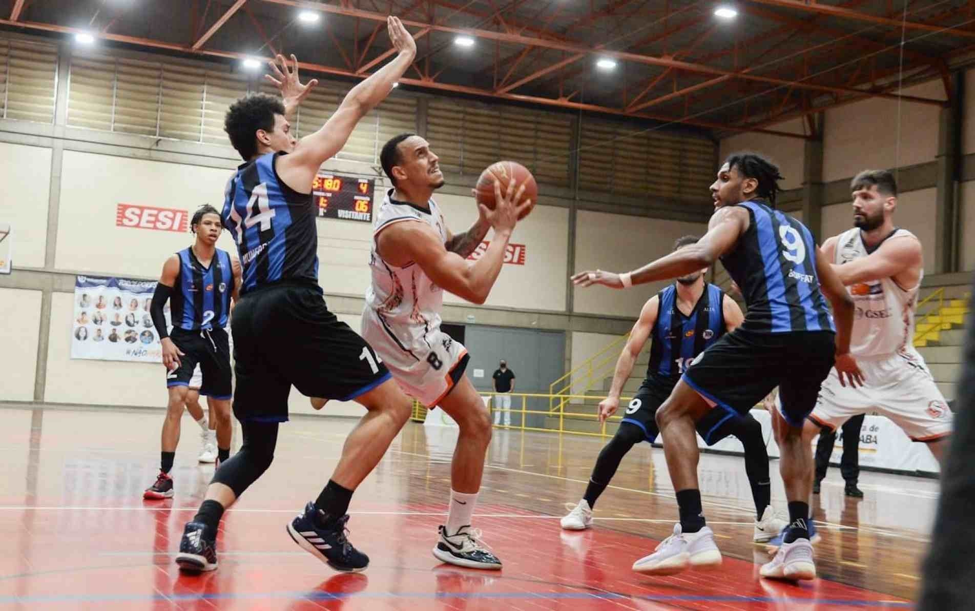 Equipe busca a recuperação no torneio.