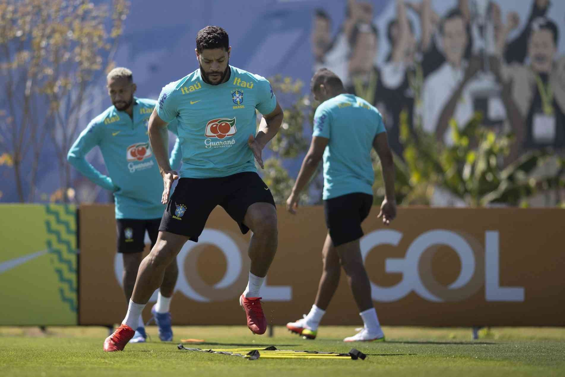 De volta à seleção após seis anos, Hulk pode ser titular.