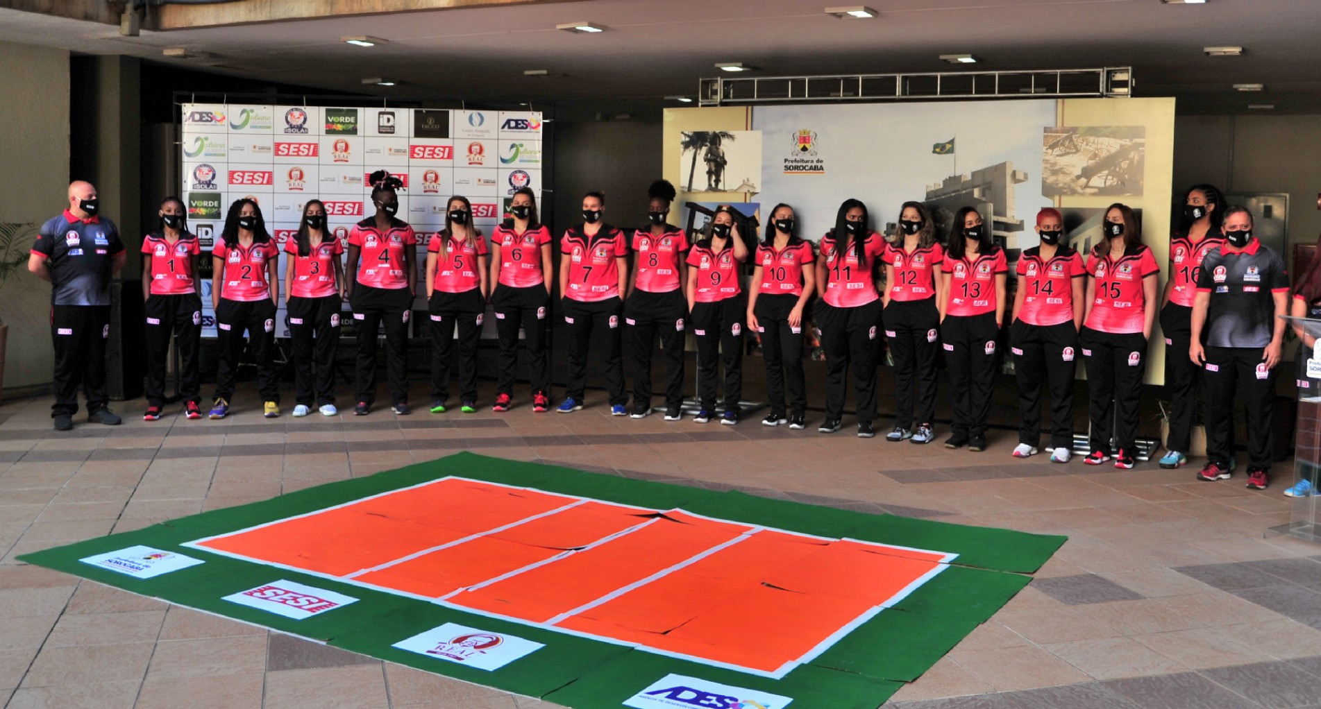 Time feminino de vôlei de Sorocaba foi apresentado nesta quarta-feira, no Paço Municipal