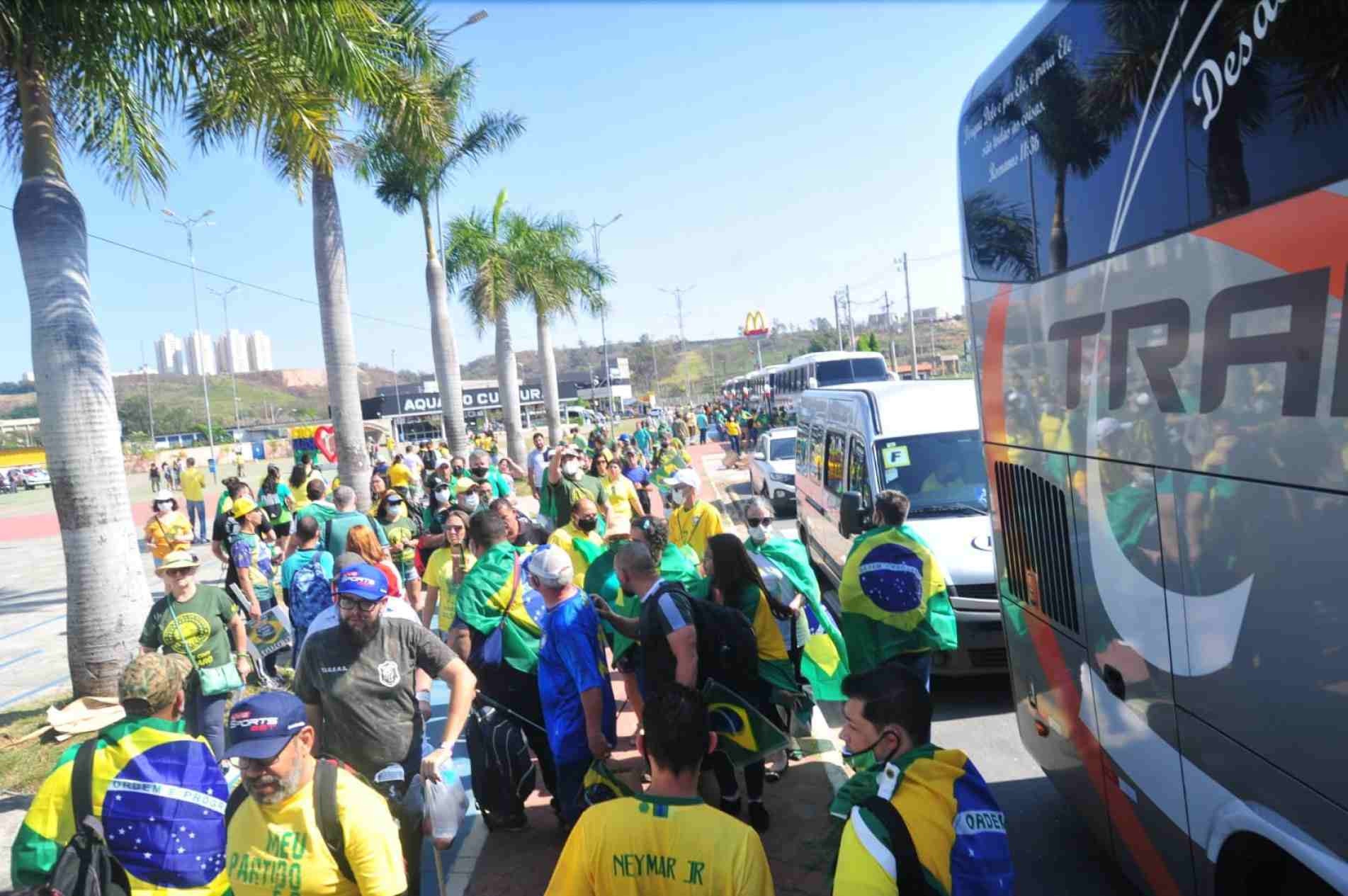 Na cidade, 23 ônibus deverão seguir para a capital, além de carros e motos