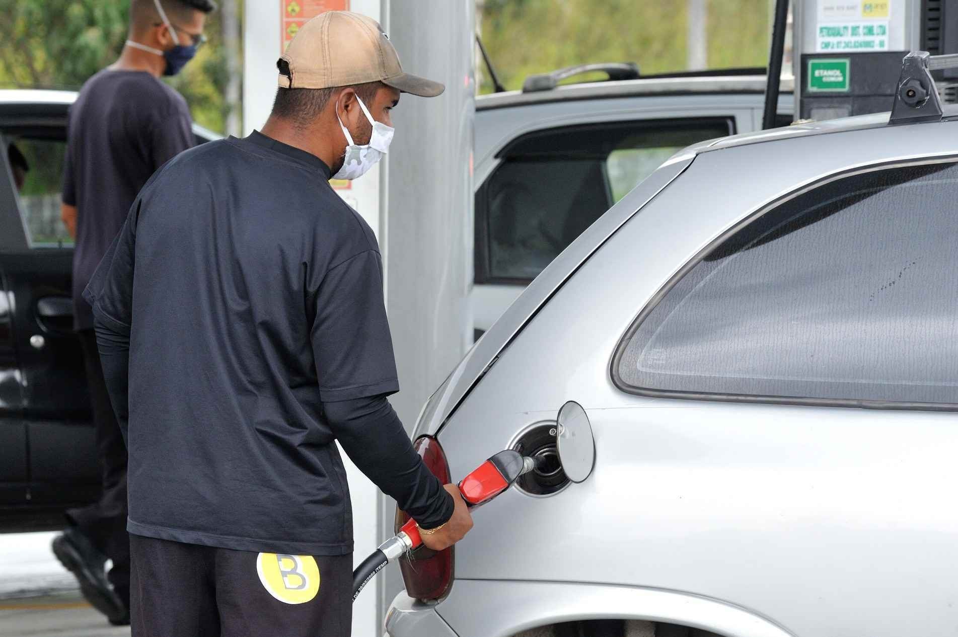 Gasolina subiu 2,8% em agosto; etanol, 4,5%; e diesel, 1,7%.