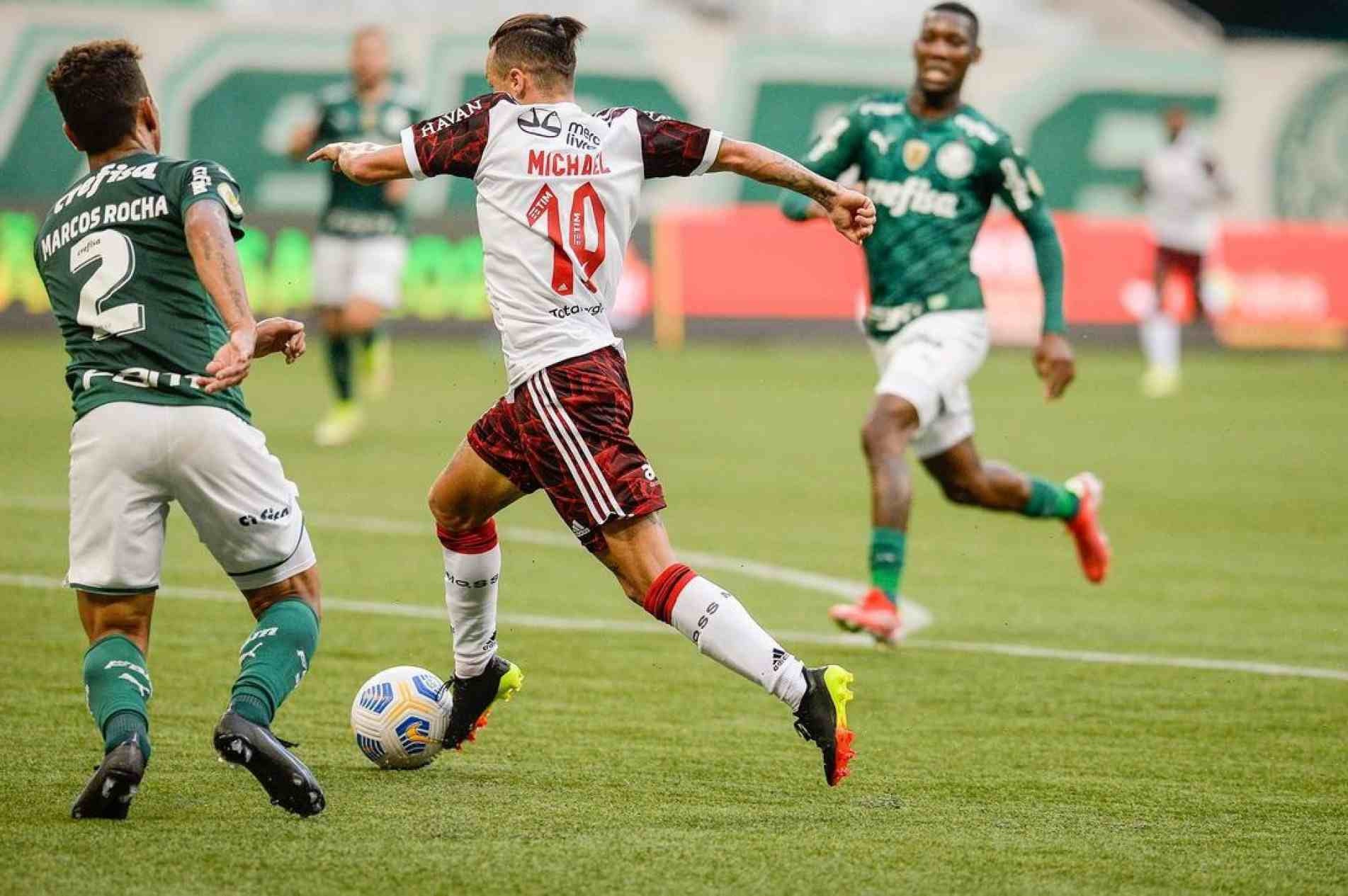 Lance de Palmeiras e Flamengo pelo Brasileirão no domingo.