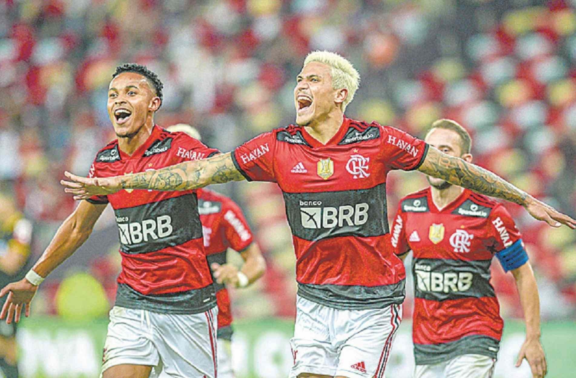 Pedro marcou os dois gols rubro-negros sobre o Grêmio