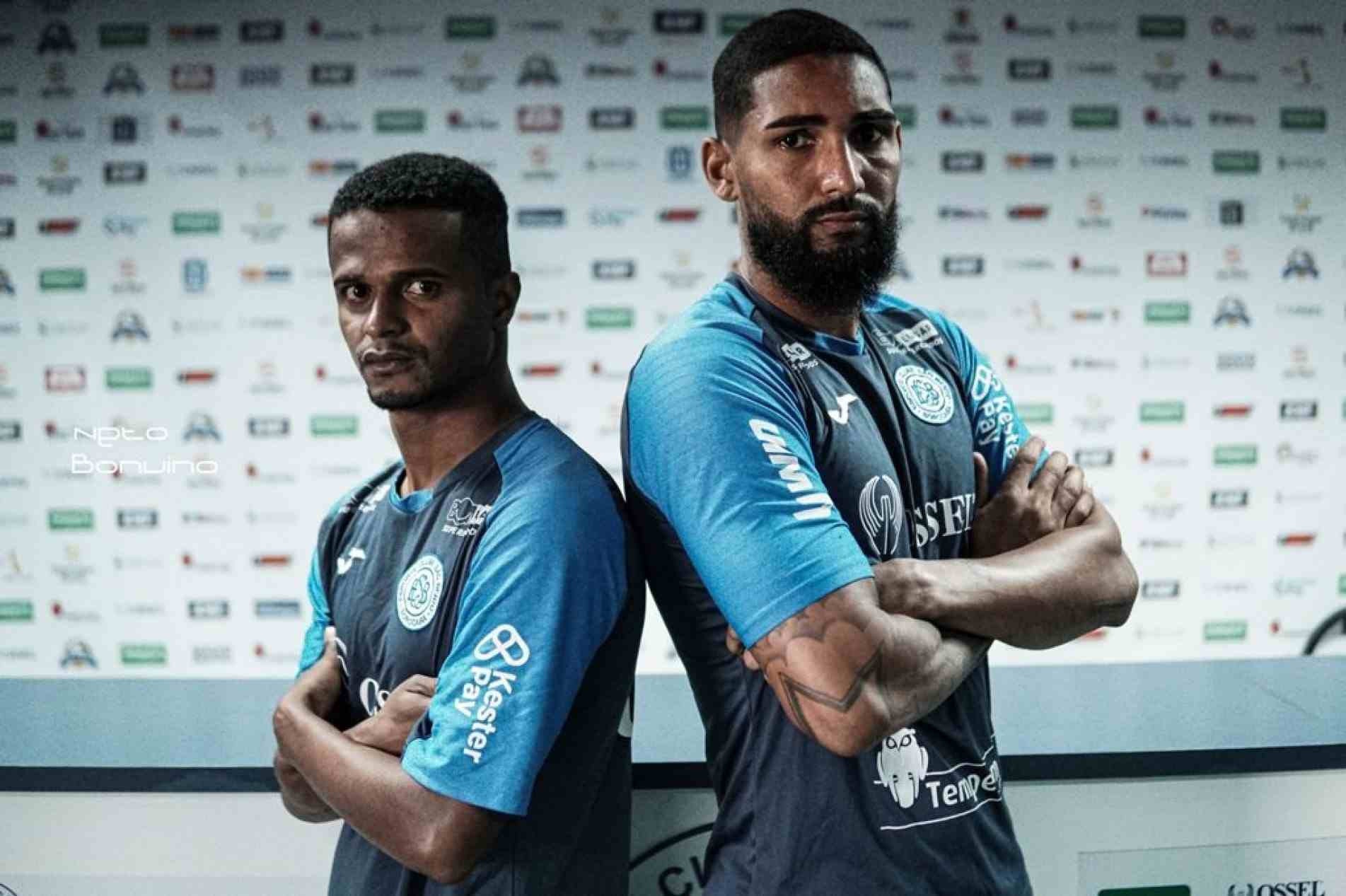 Atacante Mário Sérgio e zagueiro Victor foram anunciados neste sábado (18)