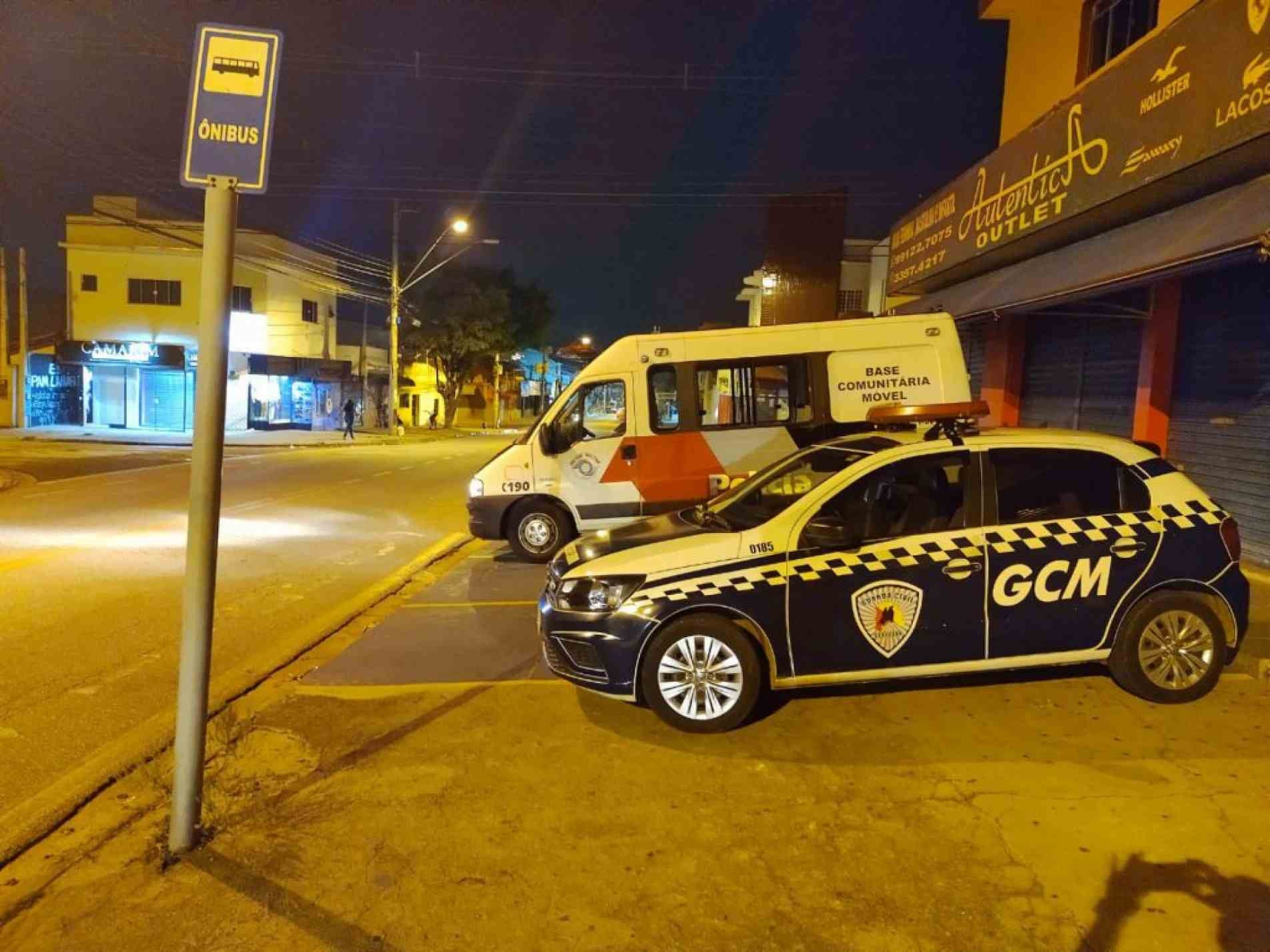 A ação, que ocorreu em 12 pontos da cidade, foi finalizada às 4h deste domingo (19), autuando 63 veículos e encerrando as atividades em dois estabelecimentos.