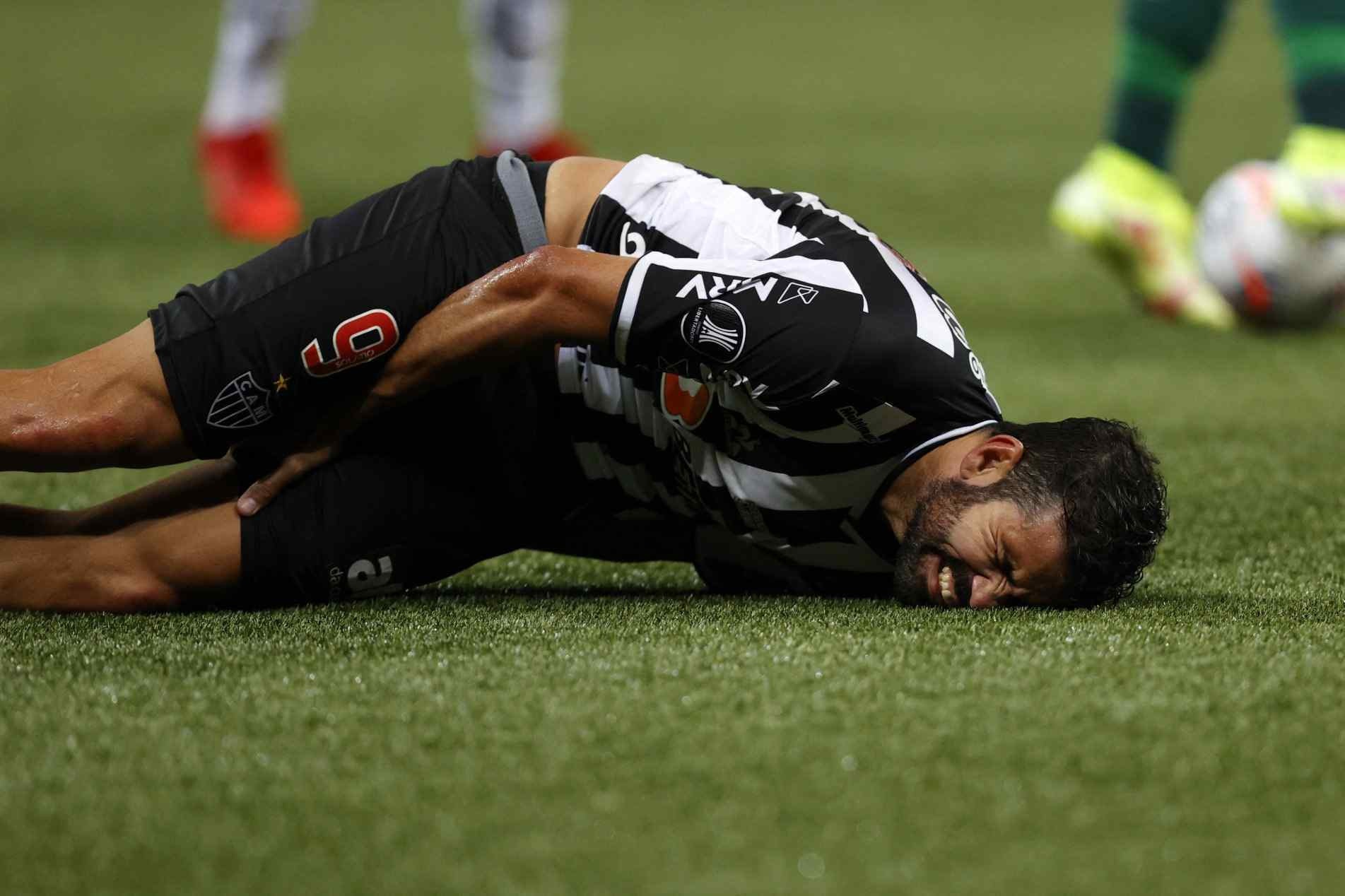 Diego Costa sentiu incômodo na coxa esquerda e está em tratamento intensivo para enfrentar o Palmeiras