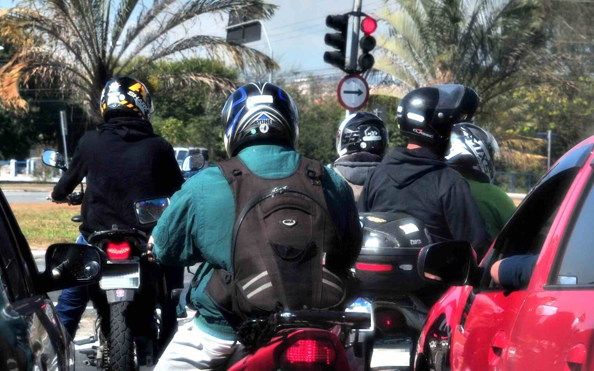 Entre 2019 e 2021 43,7% dos motociclistas flagrados no país estavam dirigindo sem possuir CNH

