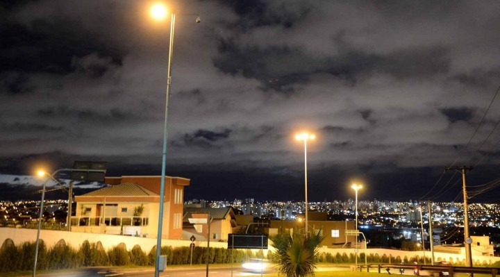 O município é responsável por 70.230 pontos de iluminação pública.