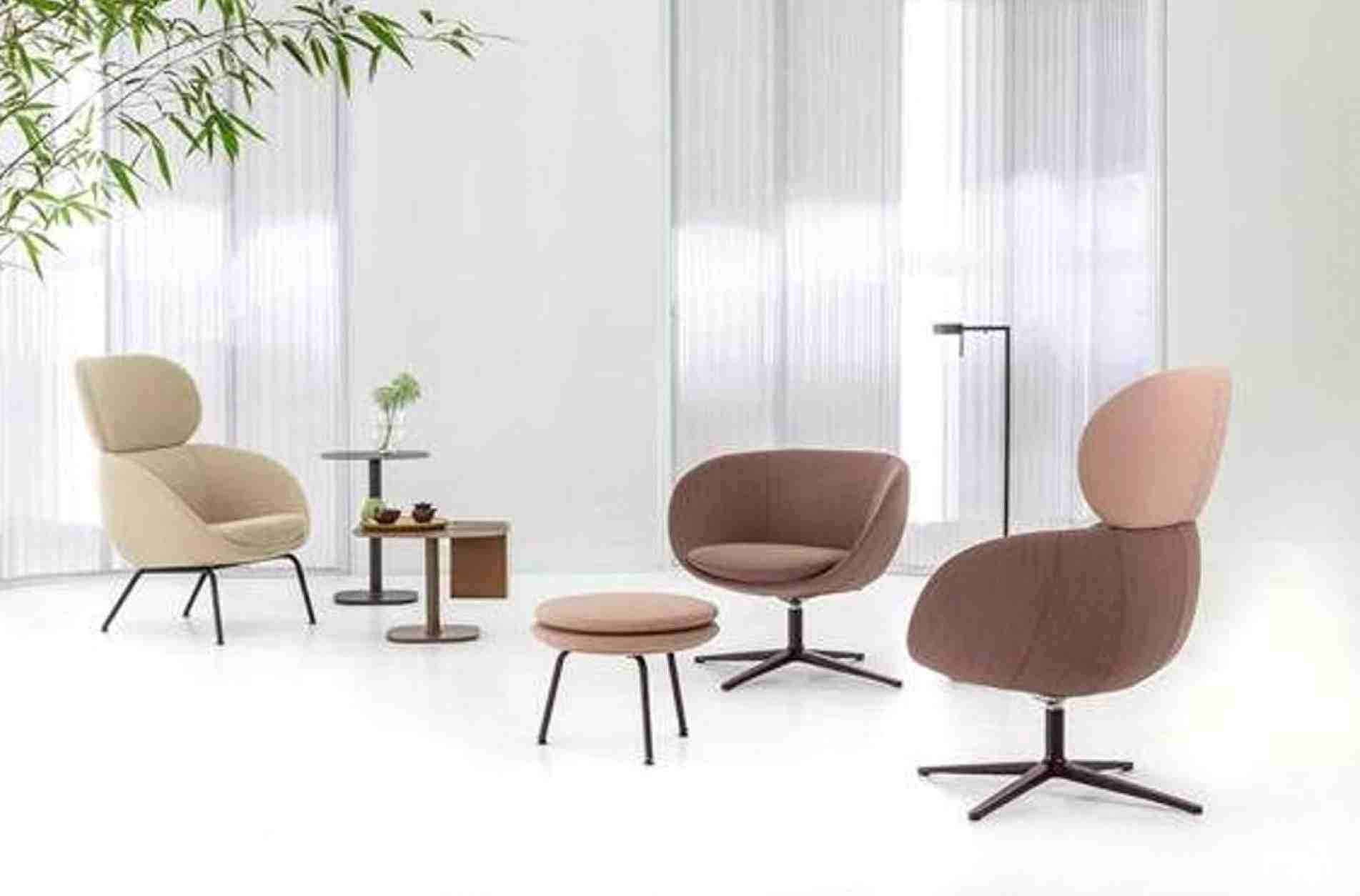 Design, conforto e qualidade são os pontos mais importantes quando a questão é a escolha de cadeiras para ambientes internos.