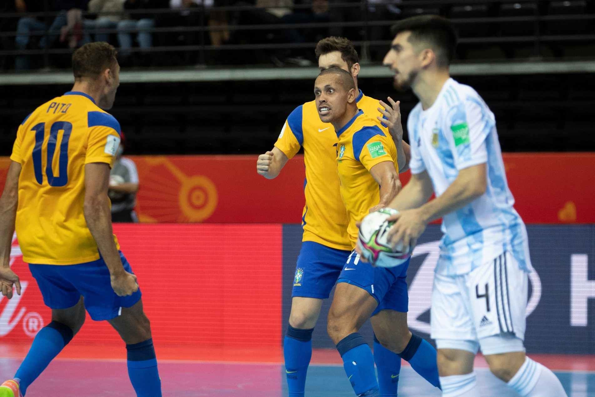 Brasil caiu para a Argentina na semi do Mundial de Futsal em derrota por 2 a 1