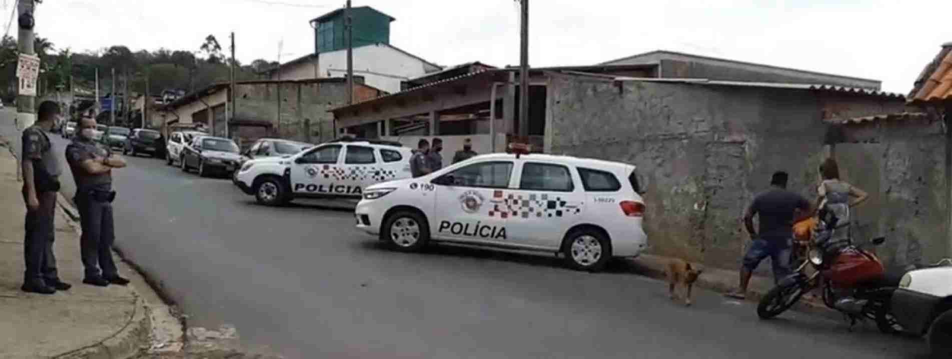 Briga de família termina com homem baleado e policial ferido em São Roque.